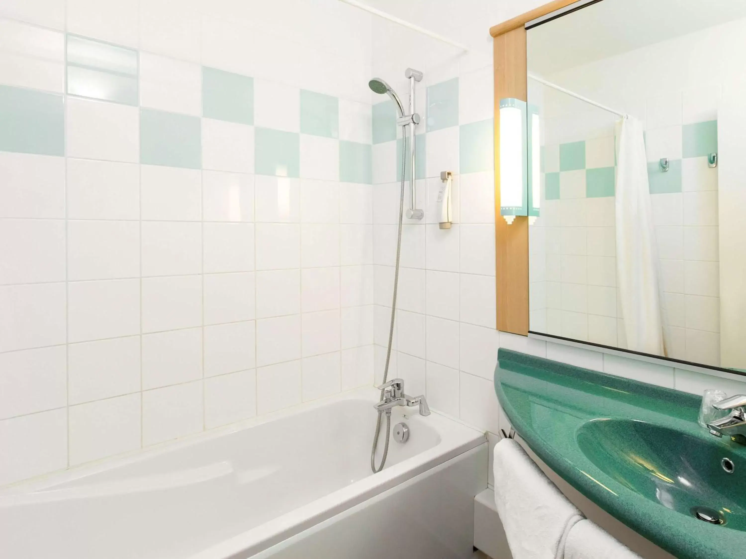 Photo of the whole room, Bathroom in ibis La Bresse Gérardmer