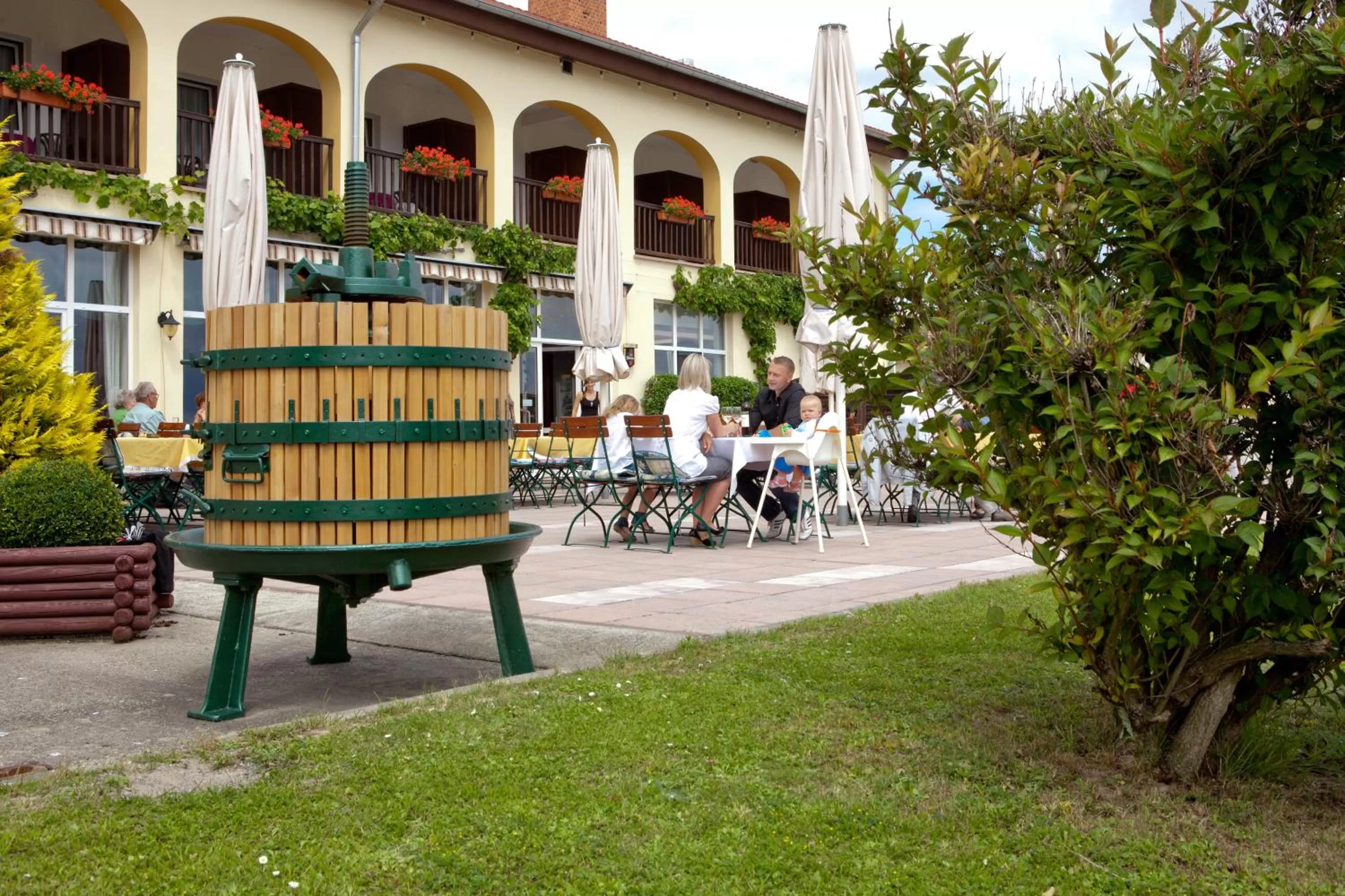 Restaurant/places to eat in Hotel Rebschule