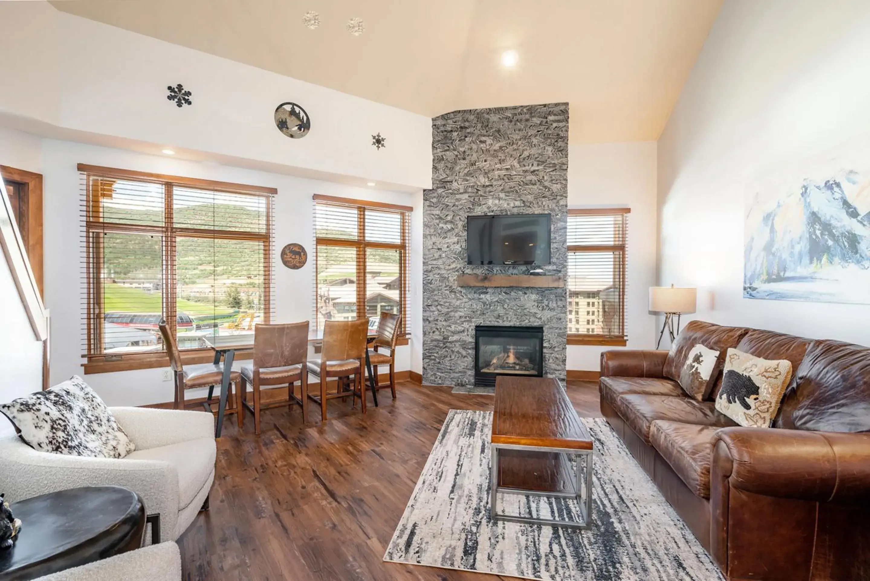 Living room, Seating Area in Sundial Lodge by All Seasons Resort Lodging