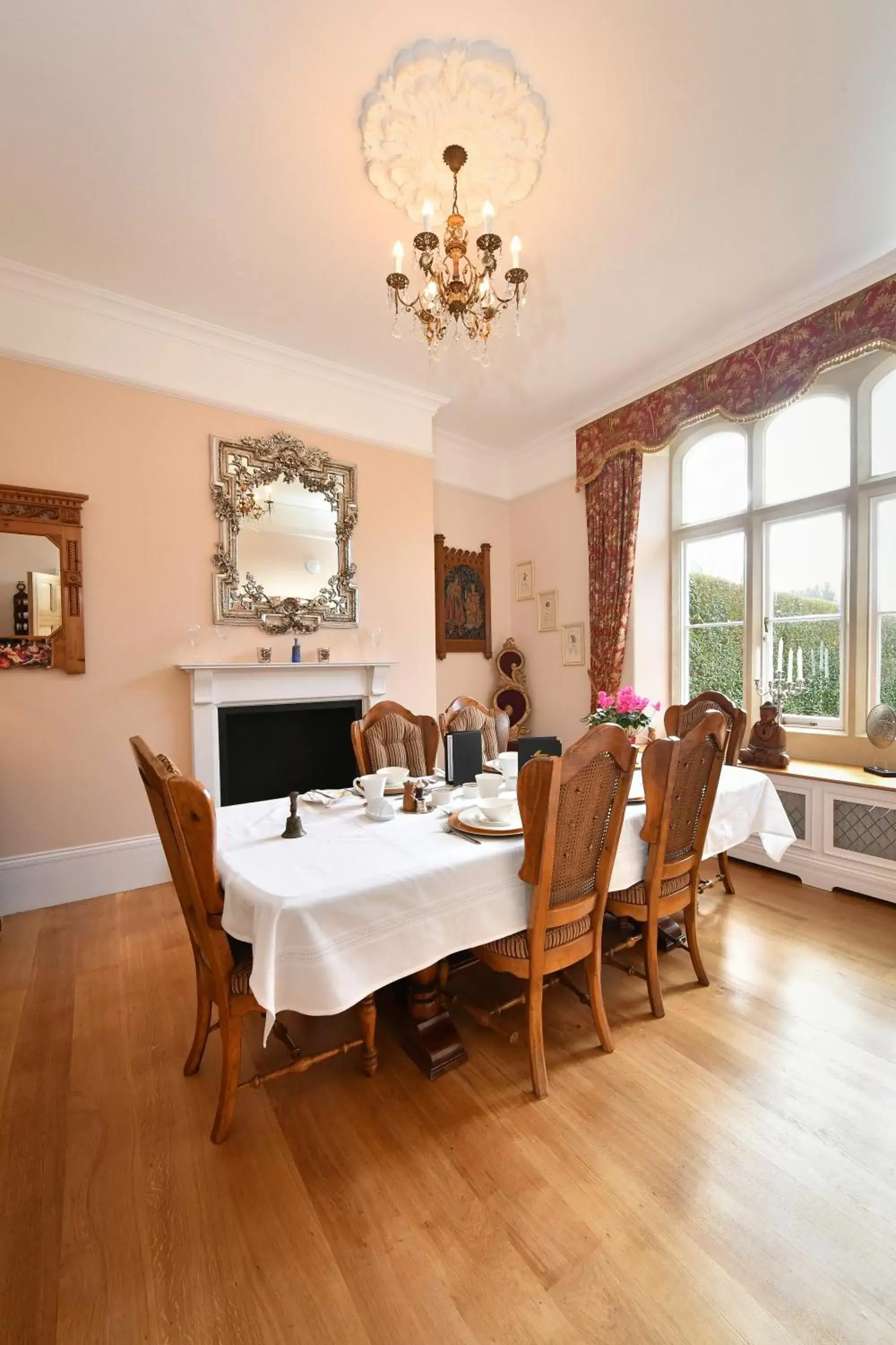 Photo of the whole room, Dining Area in Heritage Bed and Breakfast