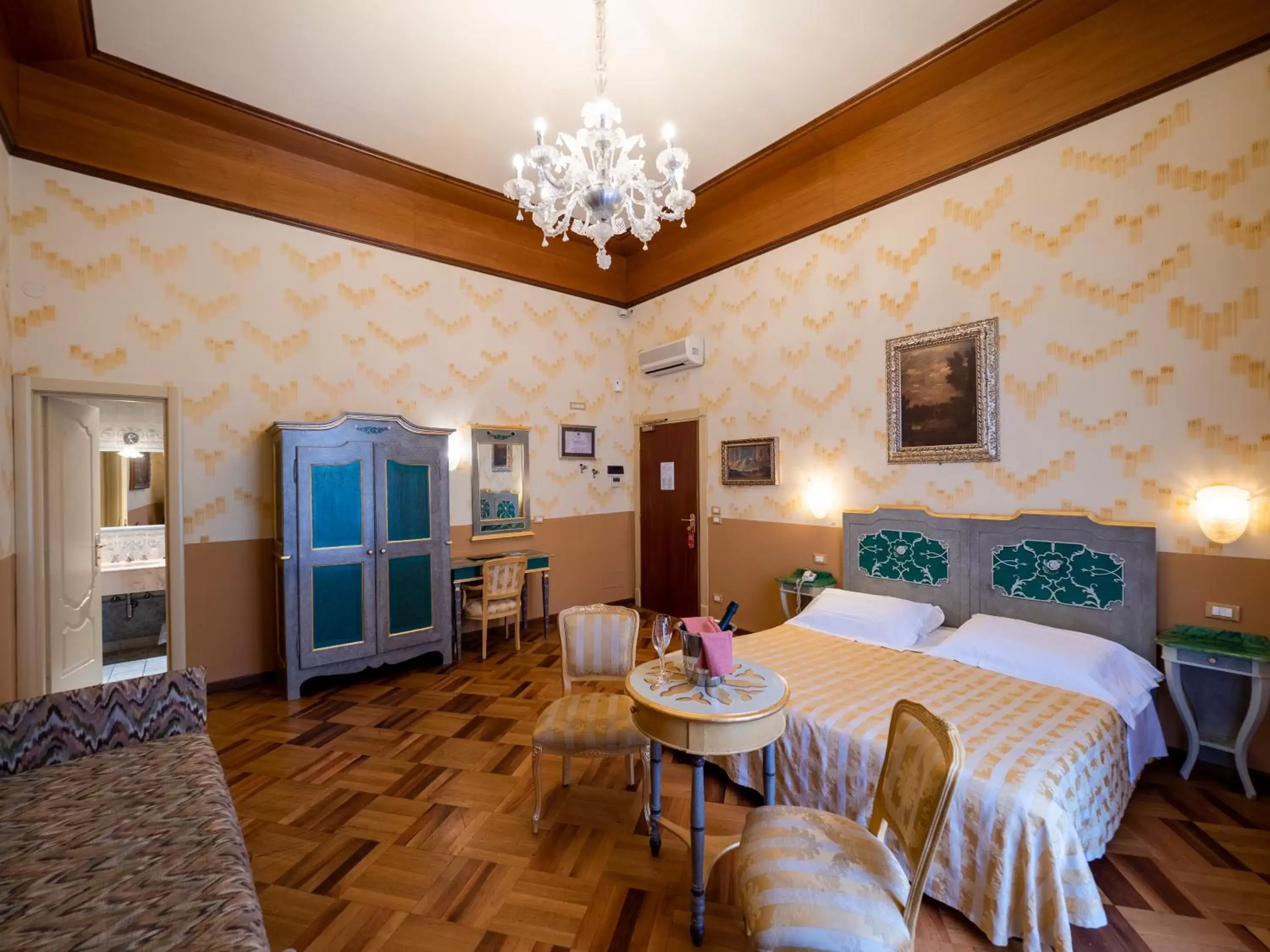Bedroom, Dining Area in Hotel La Rosetta