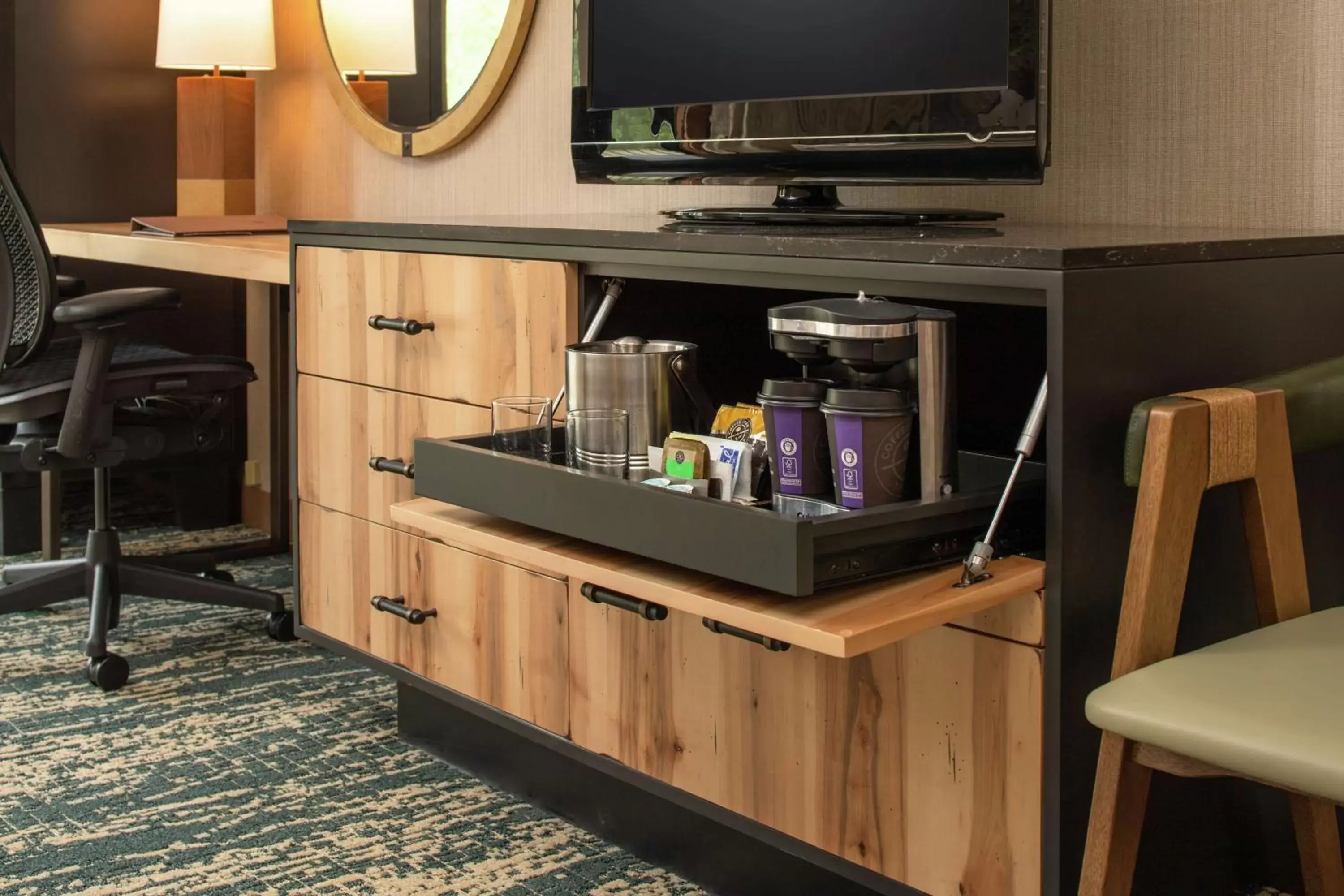 Deluxe Queen Room with Two Queen Beds in DoubleTree by Hilton Missoula Edgewater Deluxe Queen Room with Two Queen Beds in DoubleTree by Hilton Missoula Edgewater