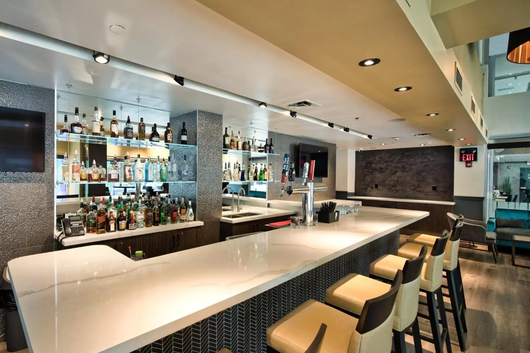 Lounge or bar, Lounge/Bar in Holiday Inn Toronto Downtown Centre, an IHG Hotel