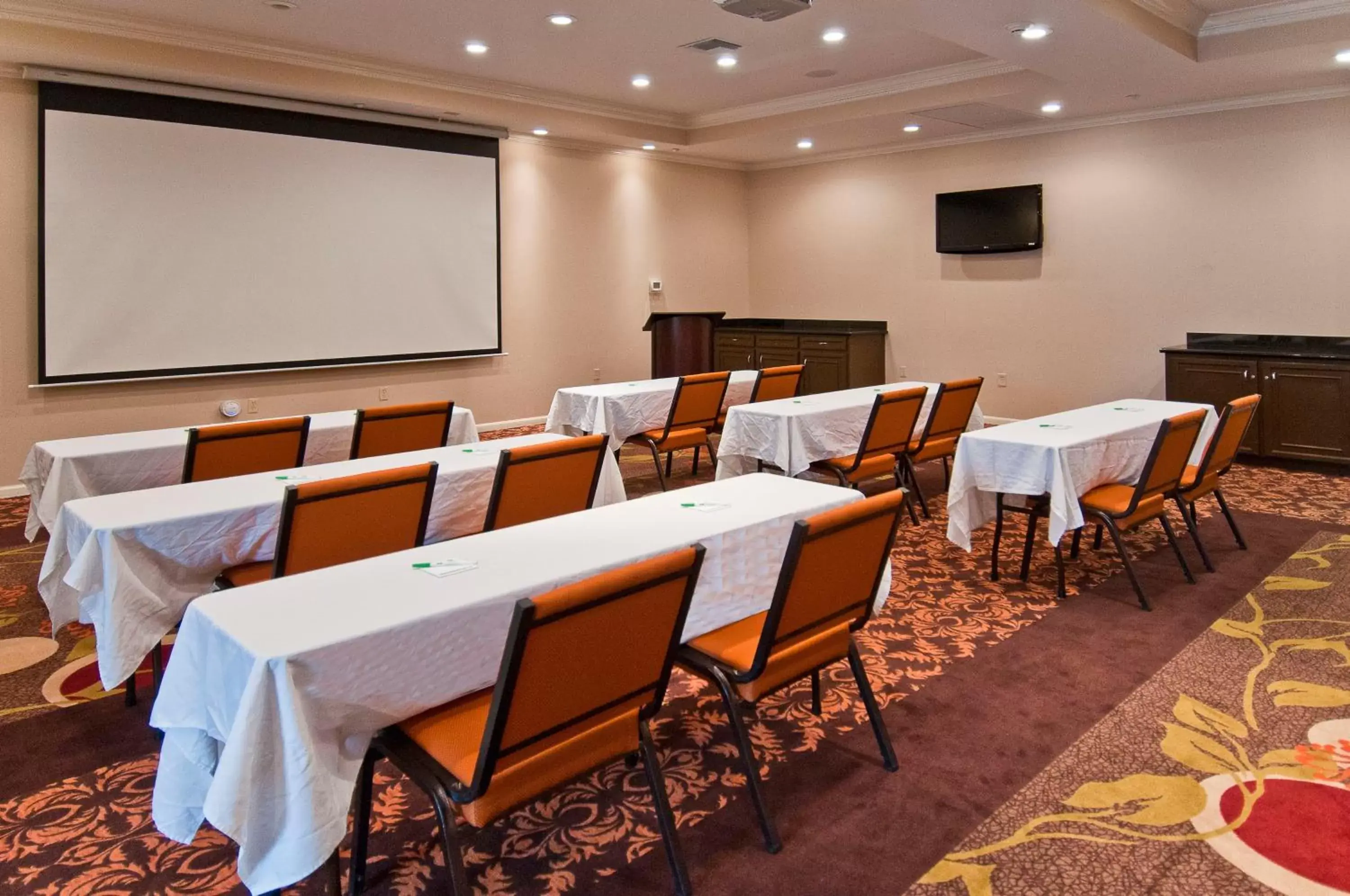 Meeting/conference room in Holiday Inn Hotel & Suites Lake Charles South, an IHG Hotel