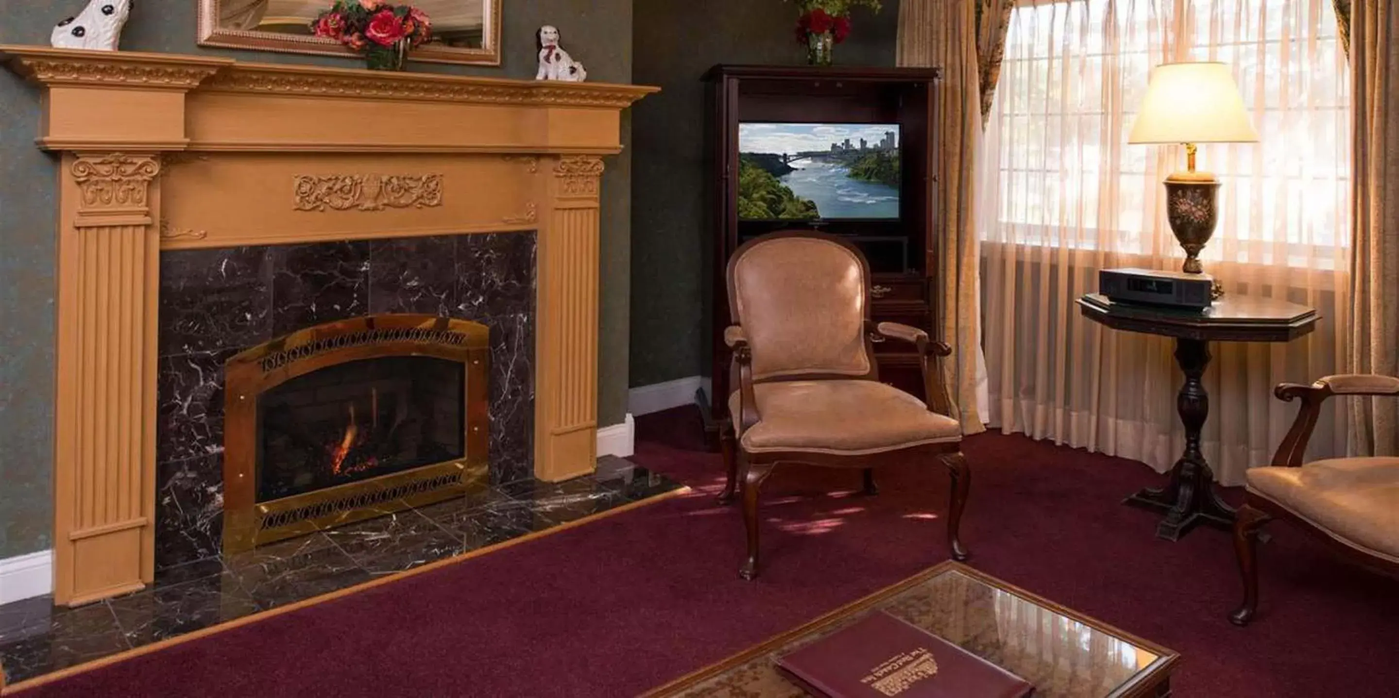 TV and multimedia, Seating Area in Red Coach Inn