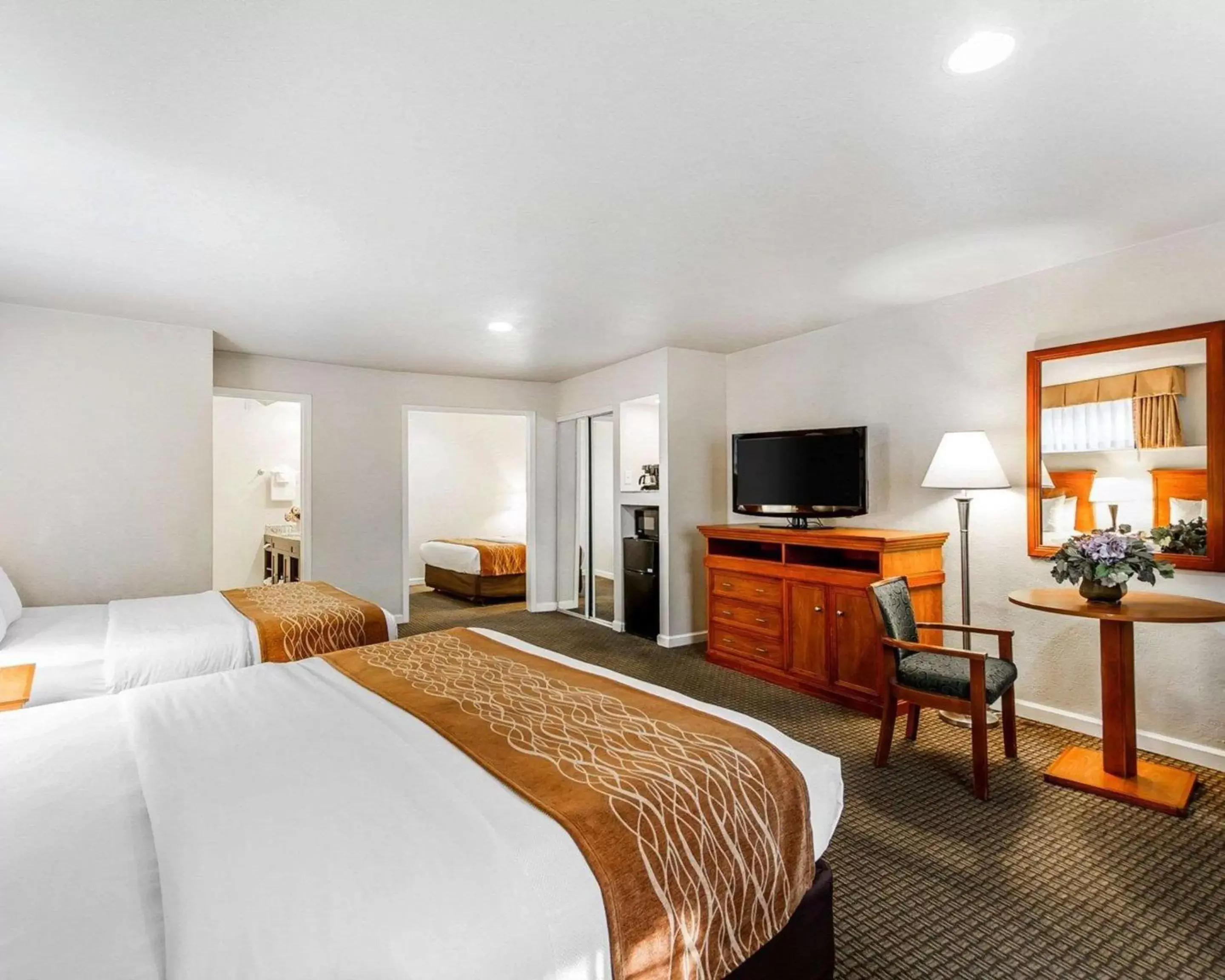 Photo of the whole room, Bed in The Inn at 1252 Monterey Photo of the whole room, Bed in The Inn at 1252 Monterey