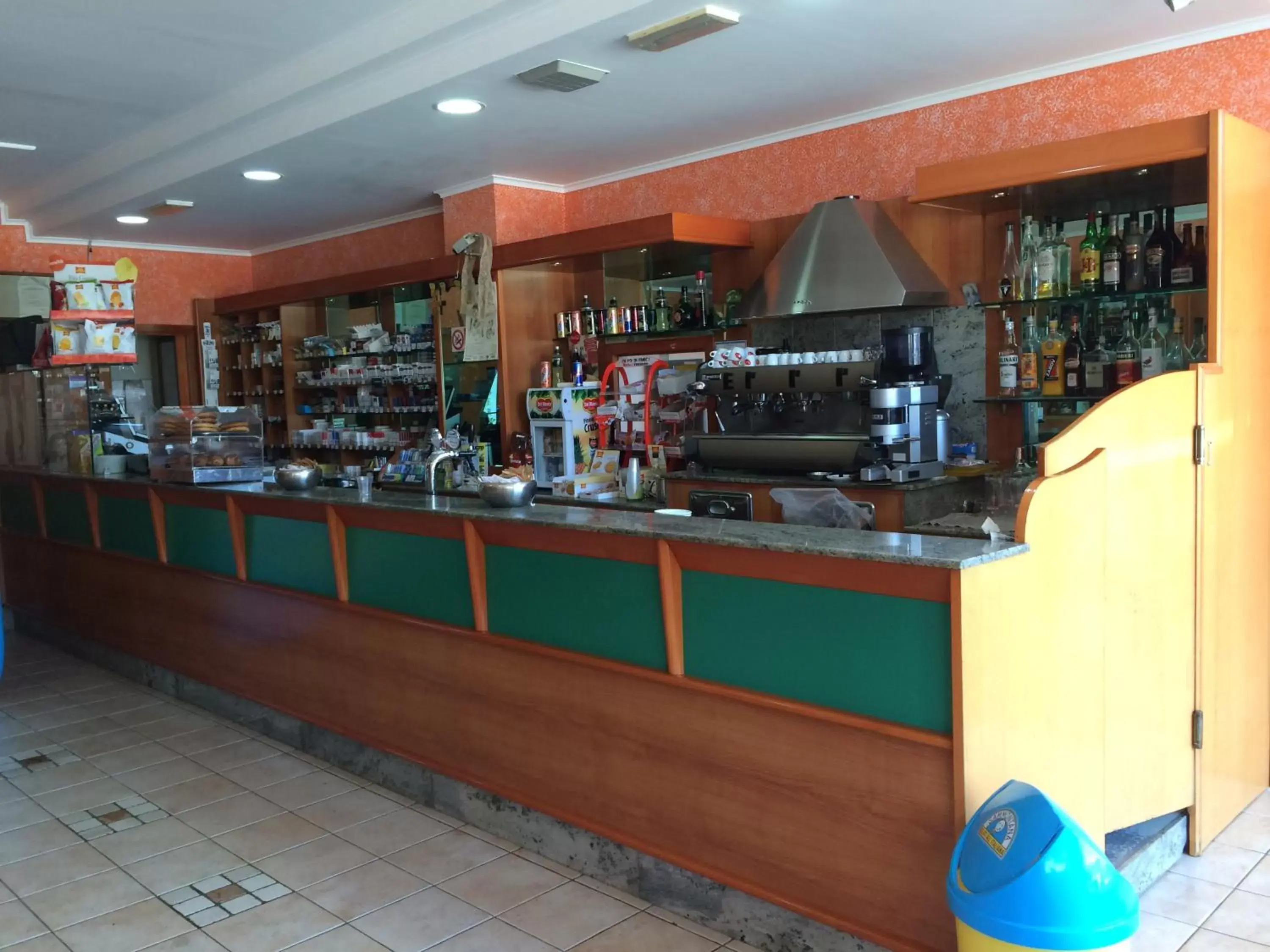Coffee/tea facilities, Lounge/Bar in Hotel Zio Cataldo