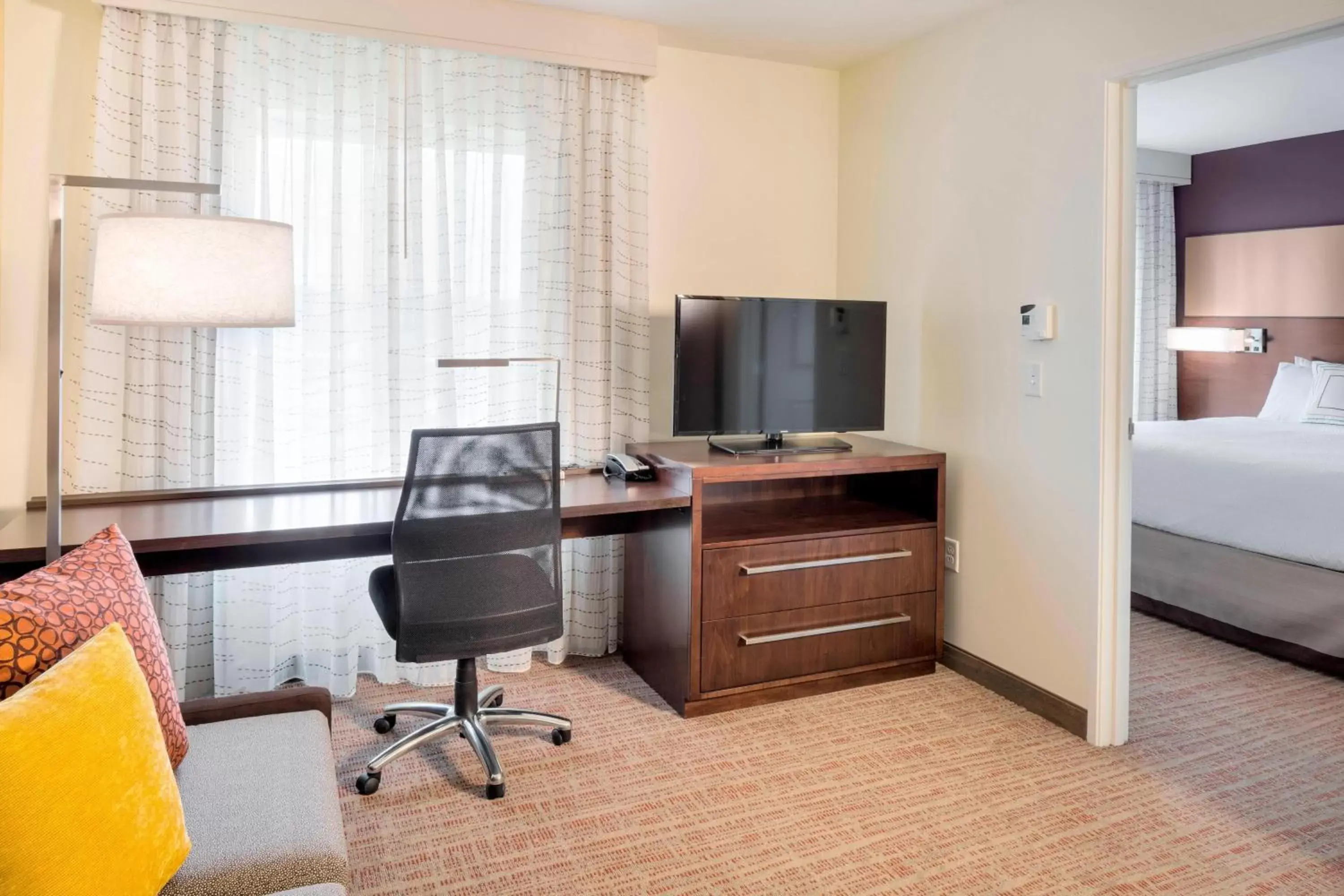 Bedroom, TV/Entertainment Center in Residence Inn by Marriott Bath Brunswick Area