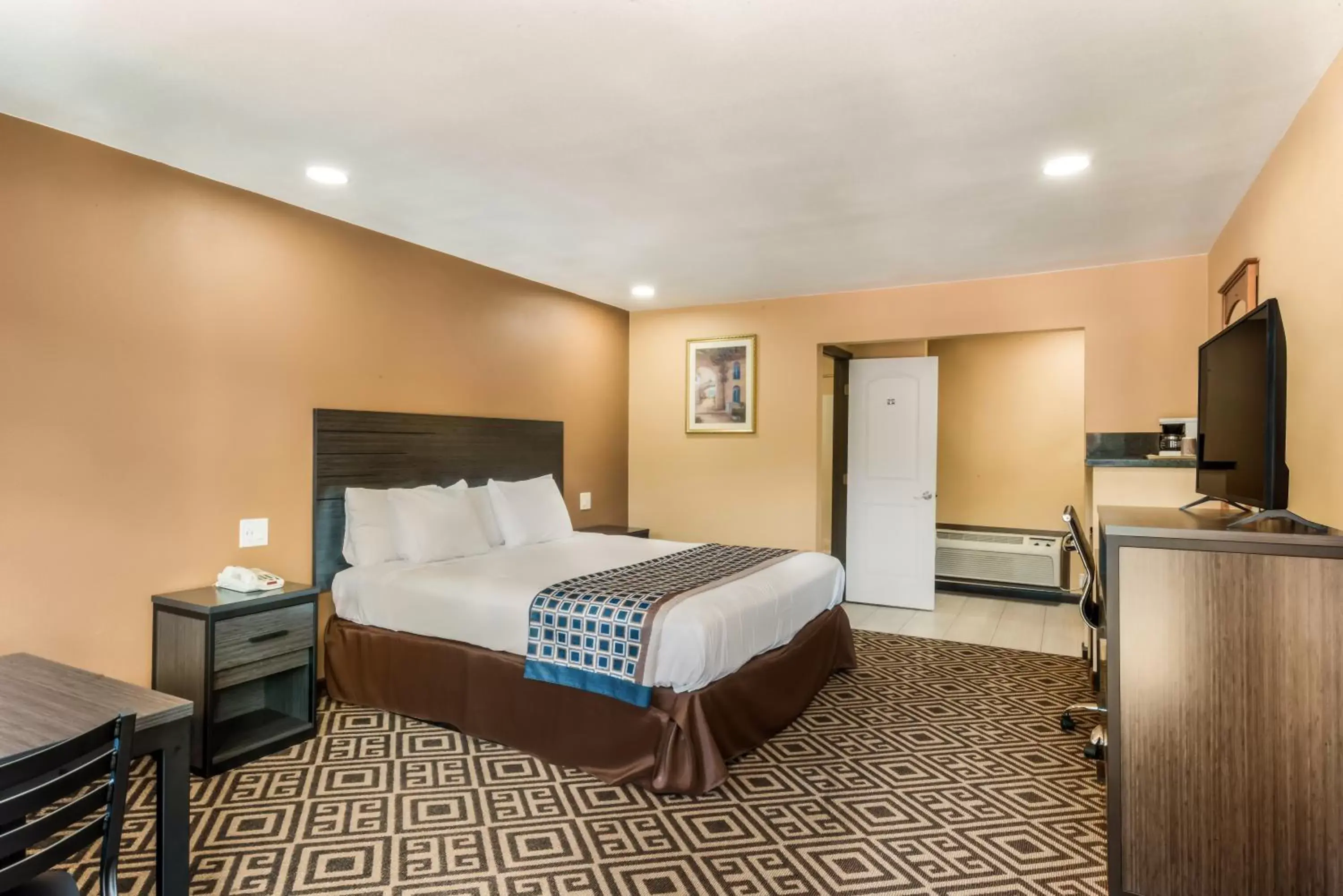 Bed in Americas Best Value Inn - Ukiah