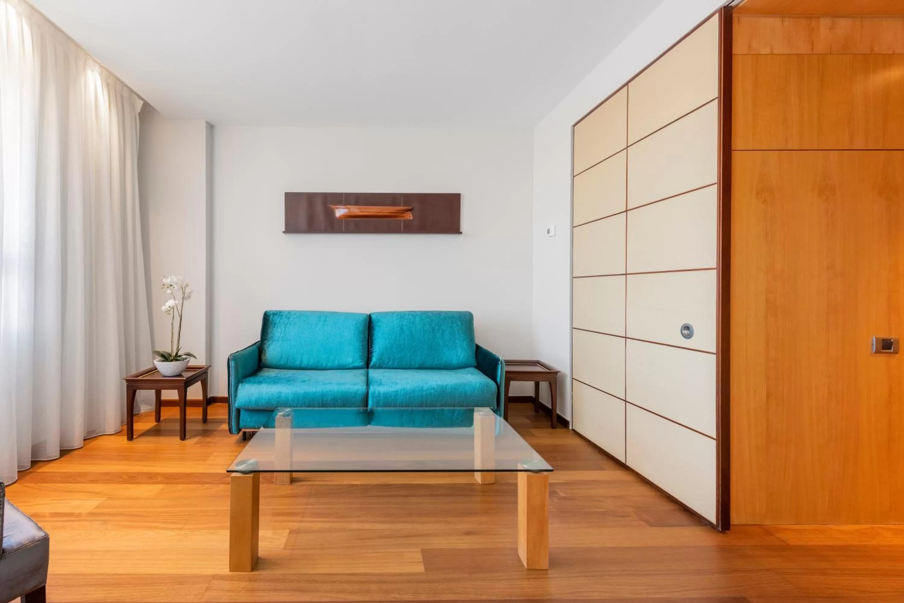 Seating area in Eurostars Gran Valencia