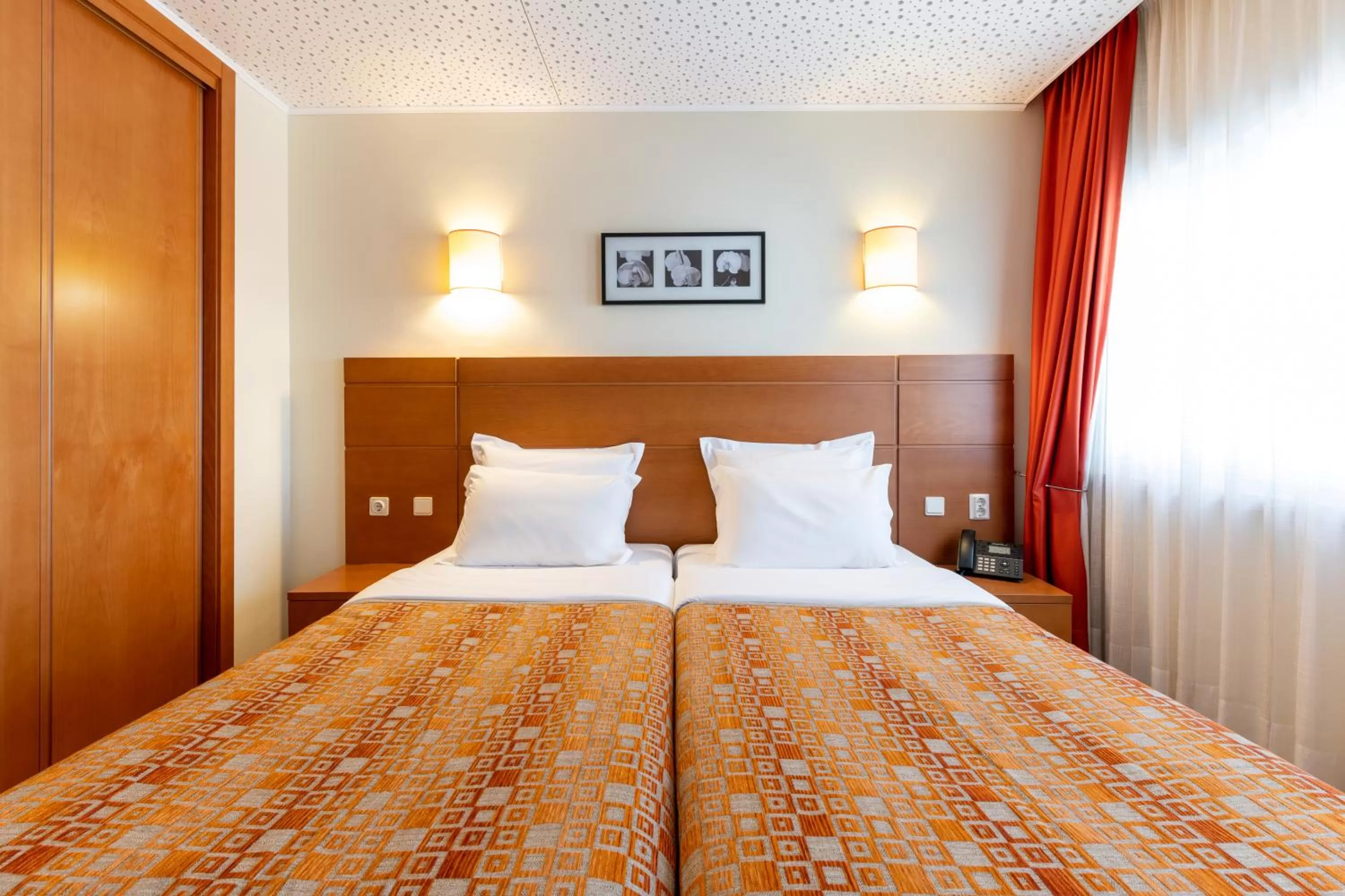 Superior Twin Room with City View in Hotel Berne
