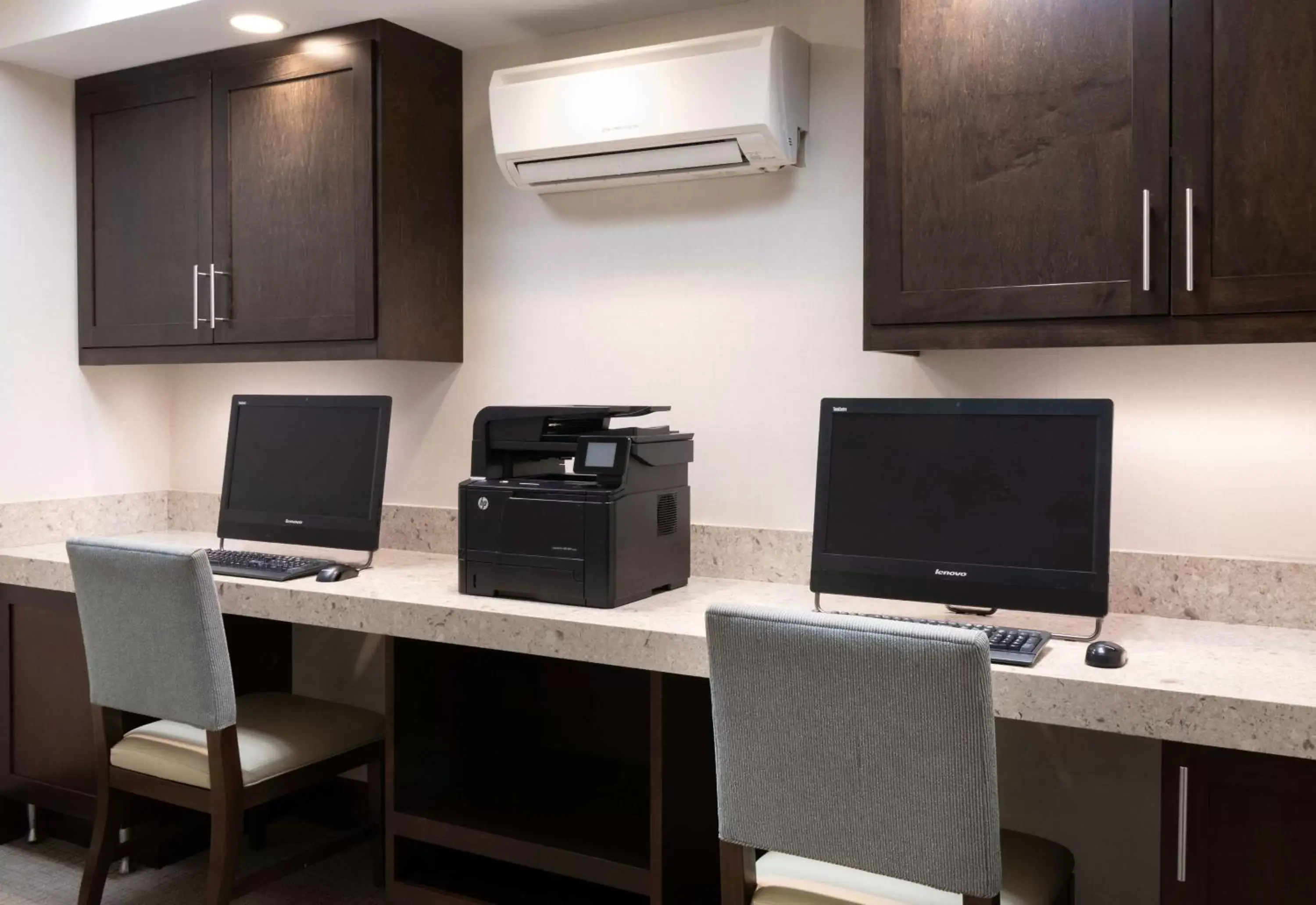 Business facilities in Hampton Inn Evansville