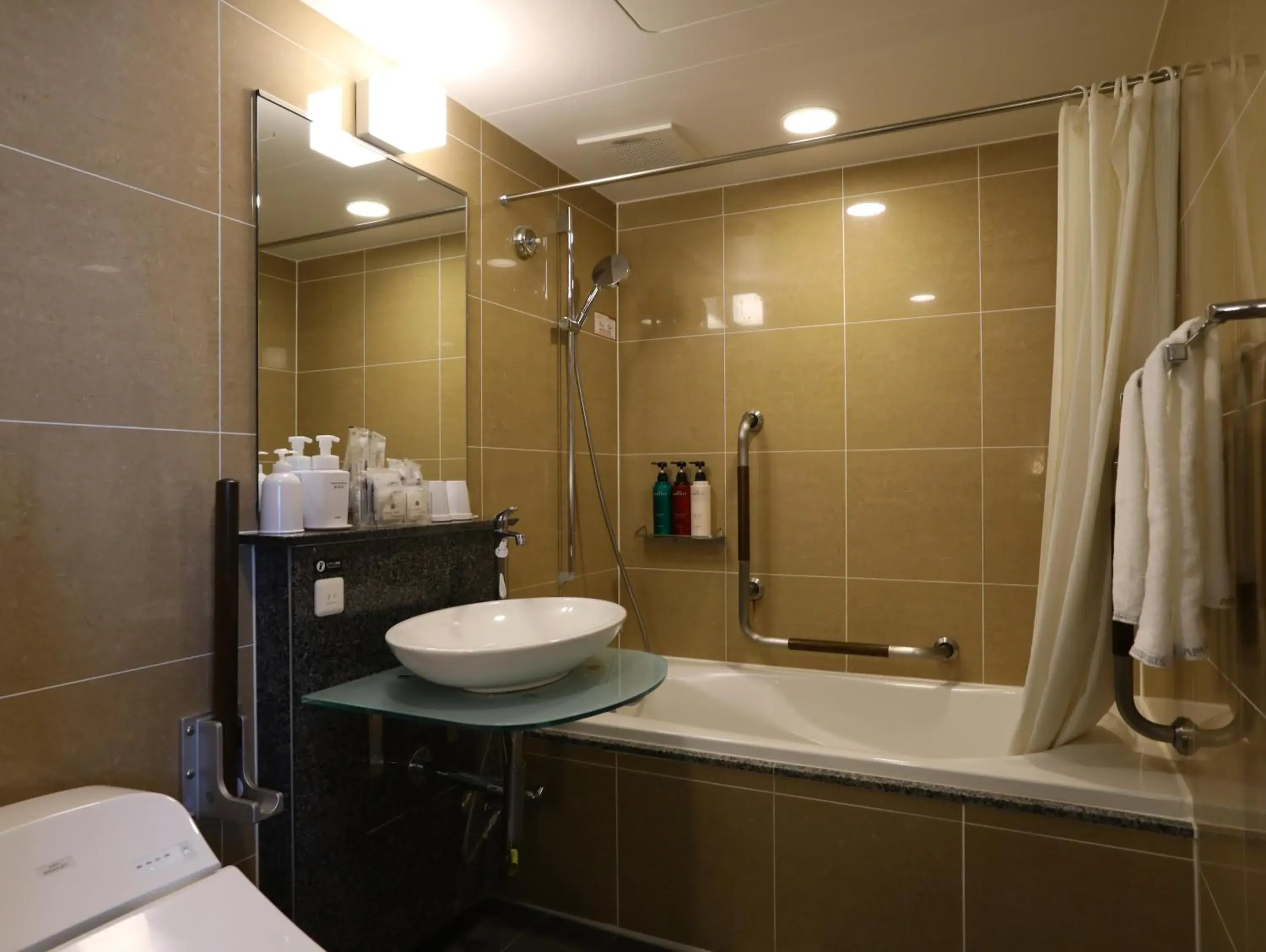 Photo of the whole room, Bathroom in APA Hotel Ueno Ekikita