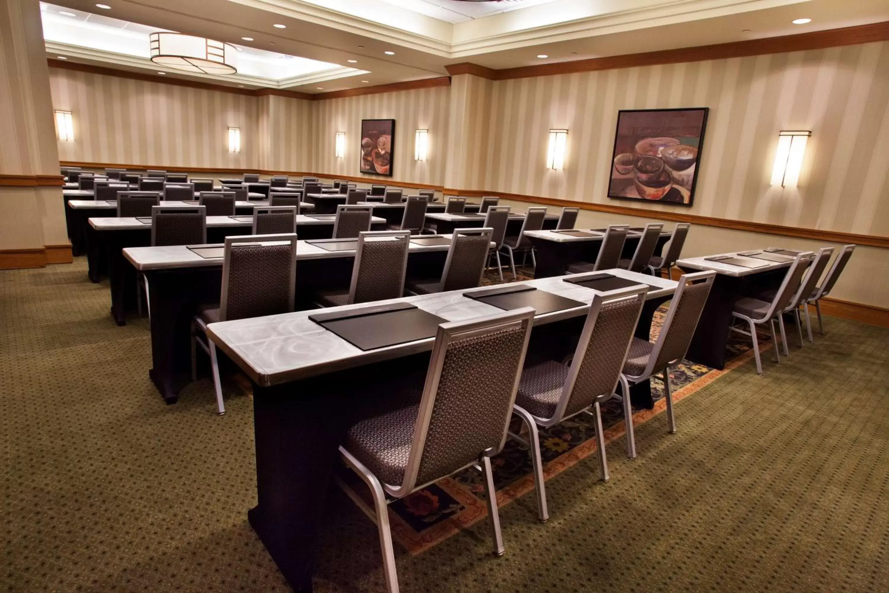 Meeting/conference room in Hilton Suites Chicago/Oakbrook Terrace