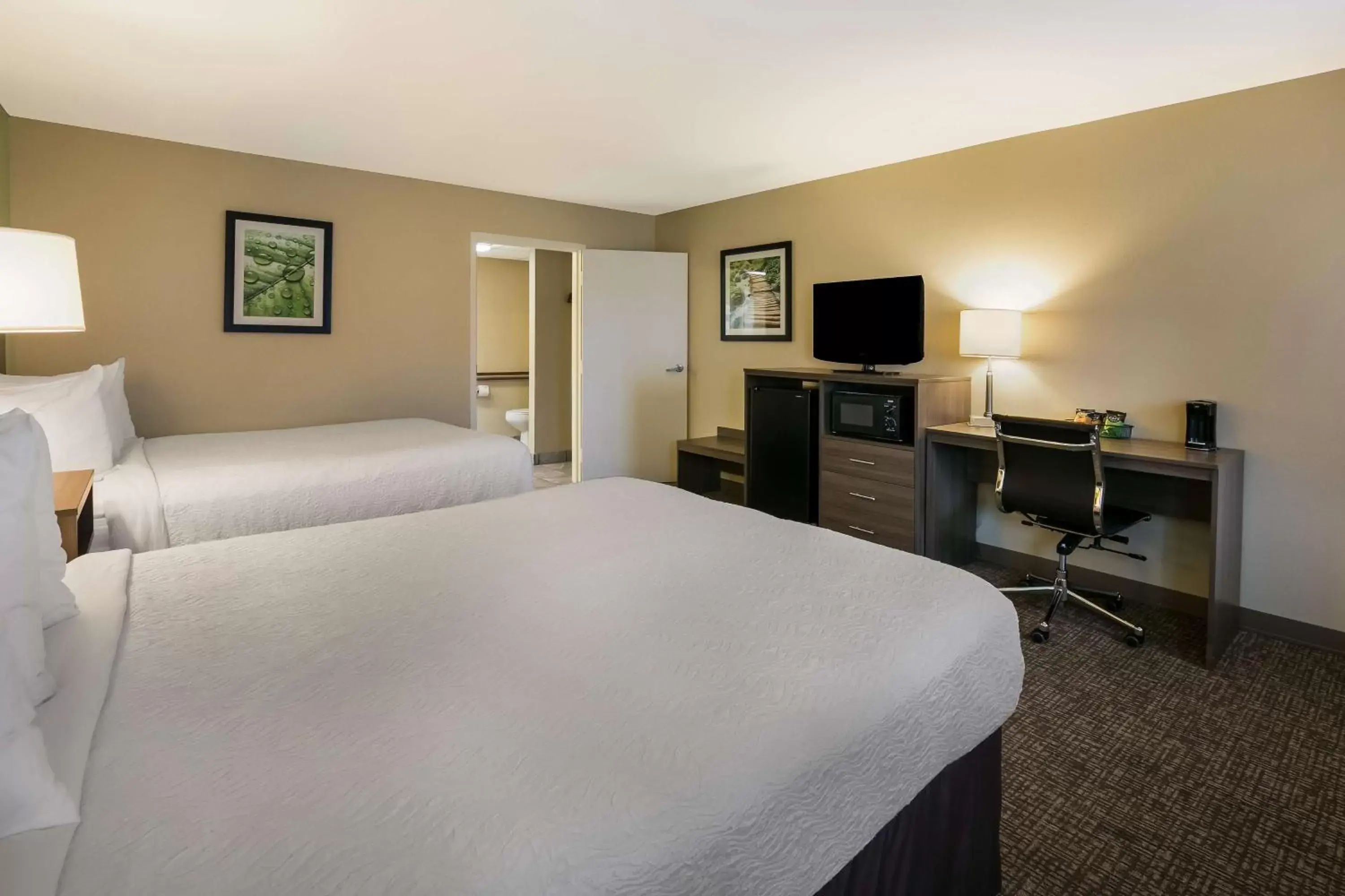 Bedroom, Bed in Best Western Milton Inn Bedroom, Bed in Best Western Milton Inn