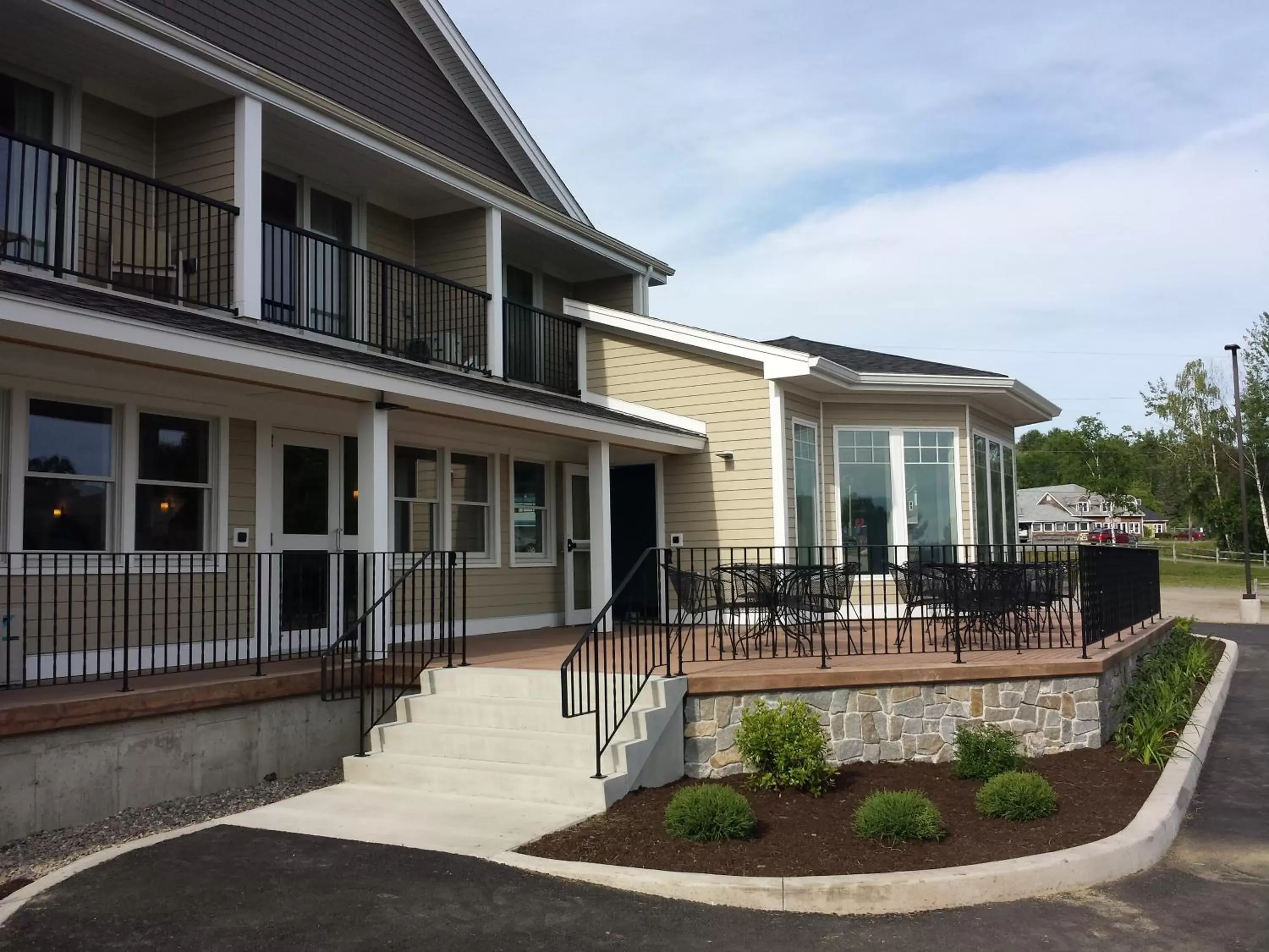 Patio, Property Building in Belfast Harbor Inn