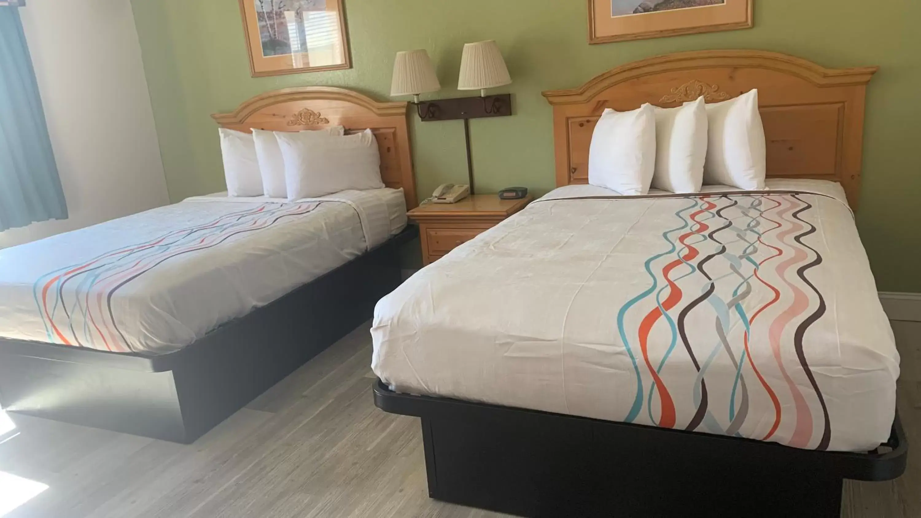 Bed in Regency Inn and Suites