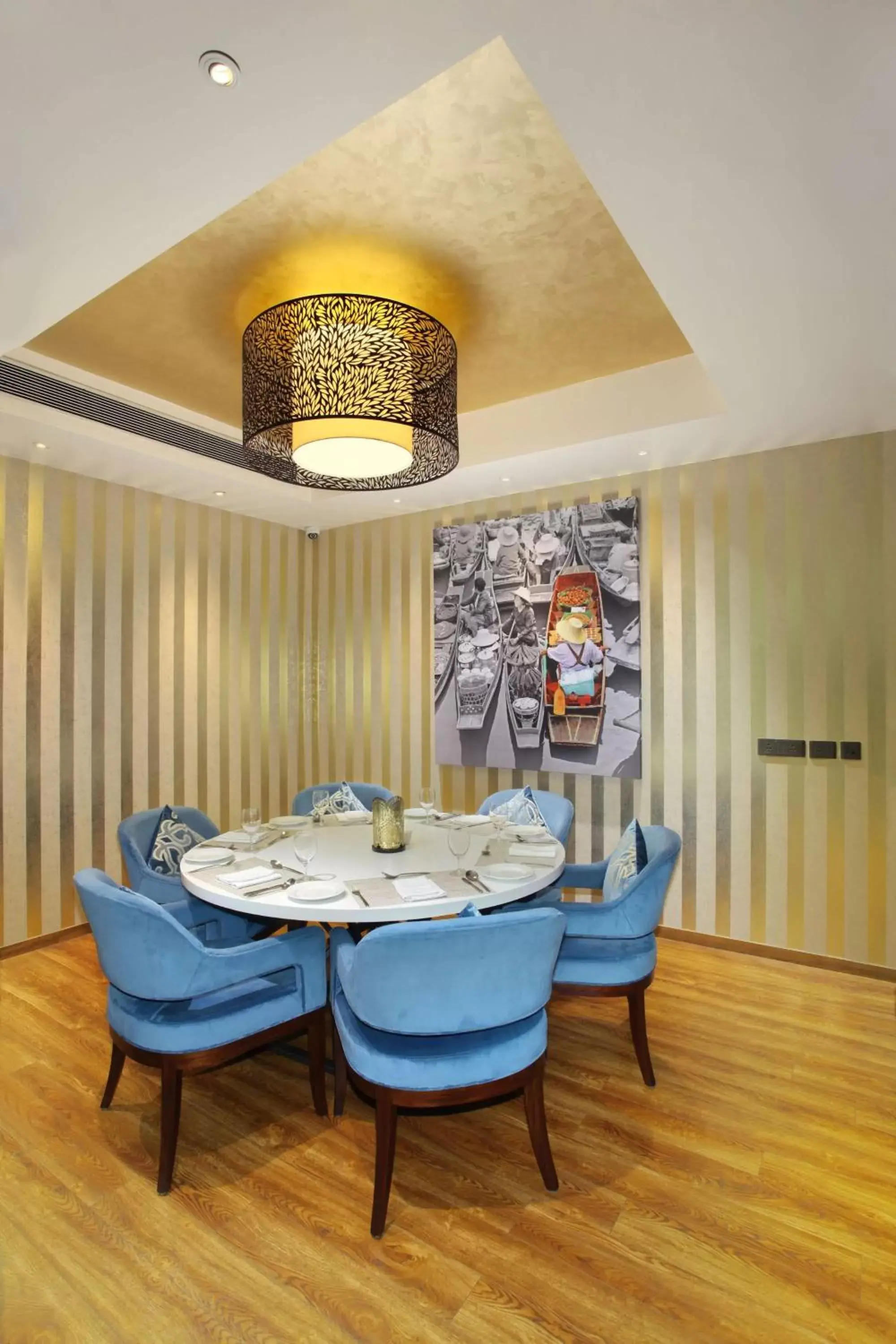 Restaurant/places to eat, Dining Area in Radisson Blu Jammu