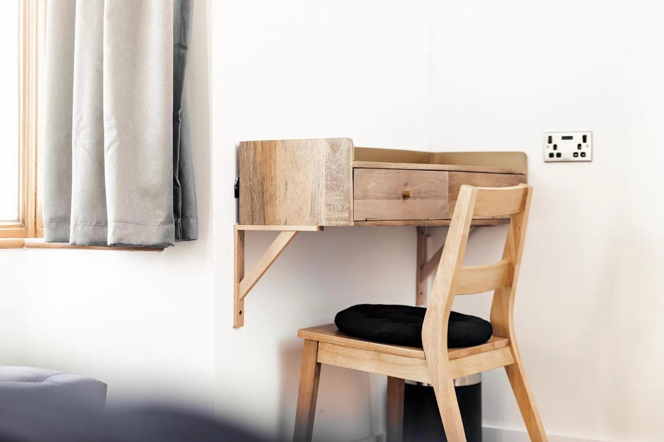 Seating area in Cambridge House Hotel