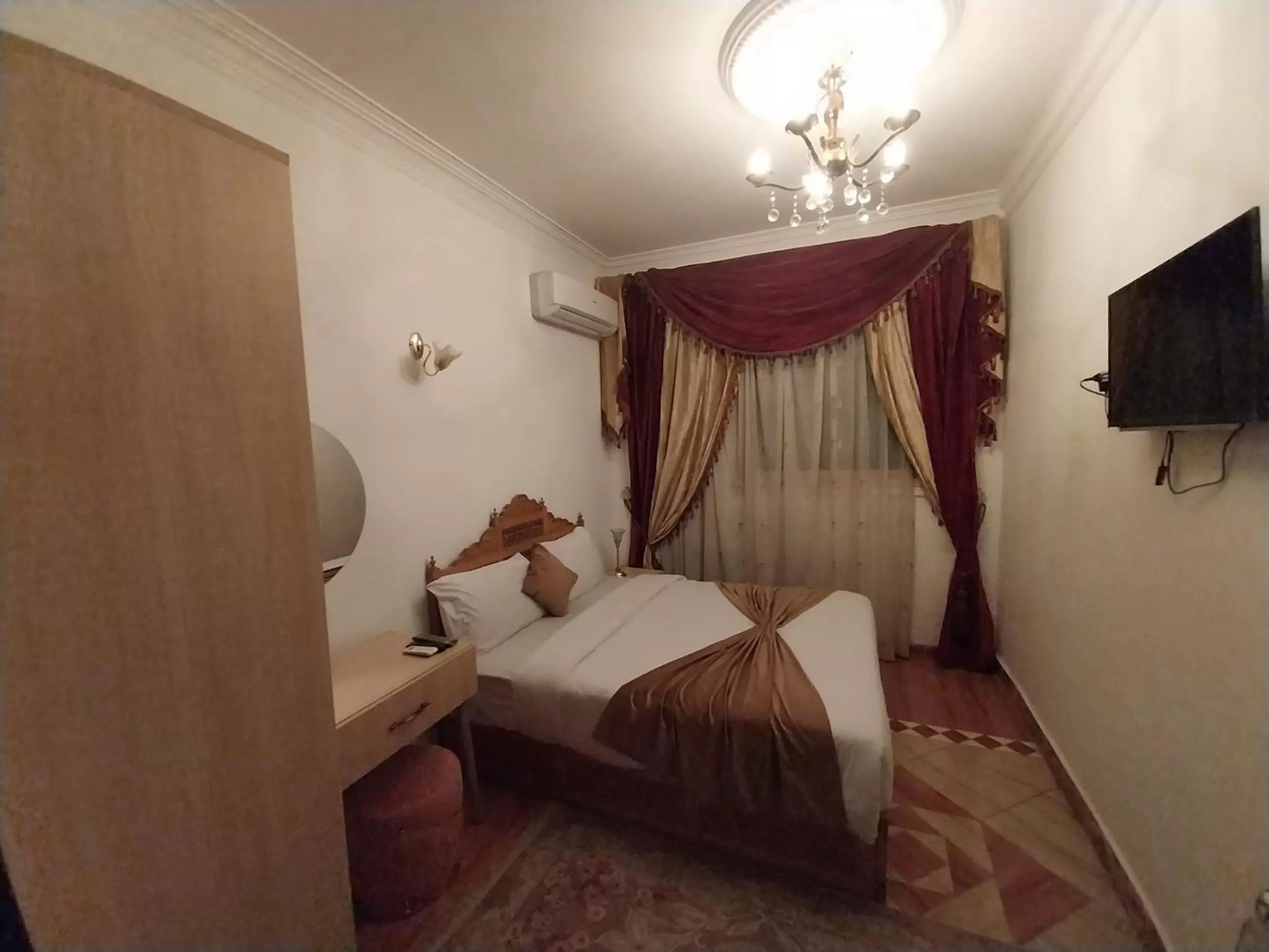 Bed in Eagles Pyramids View