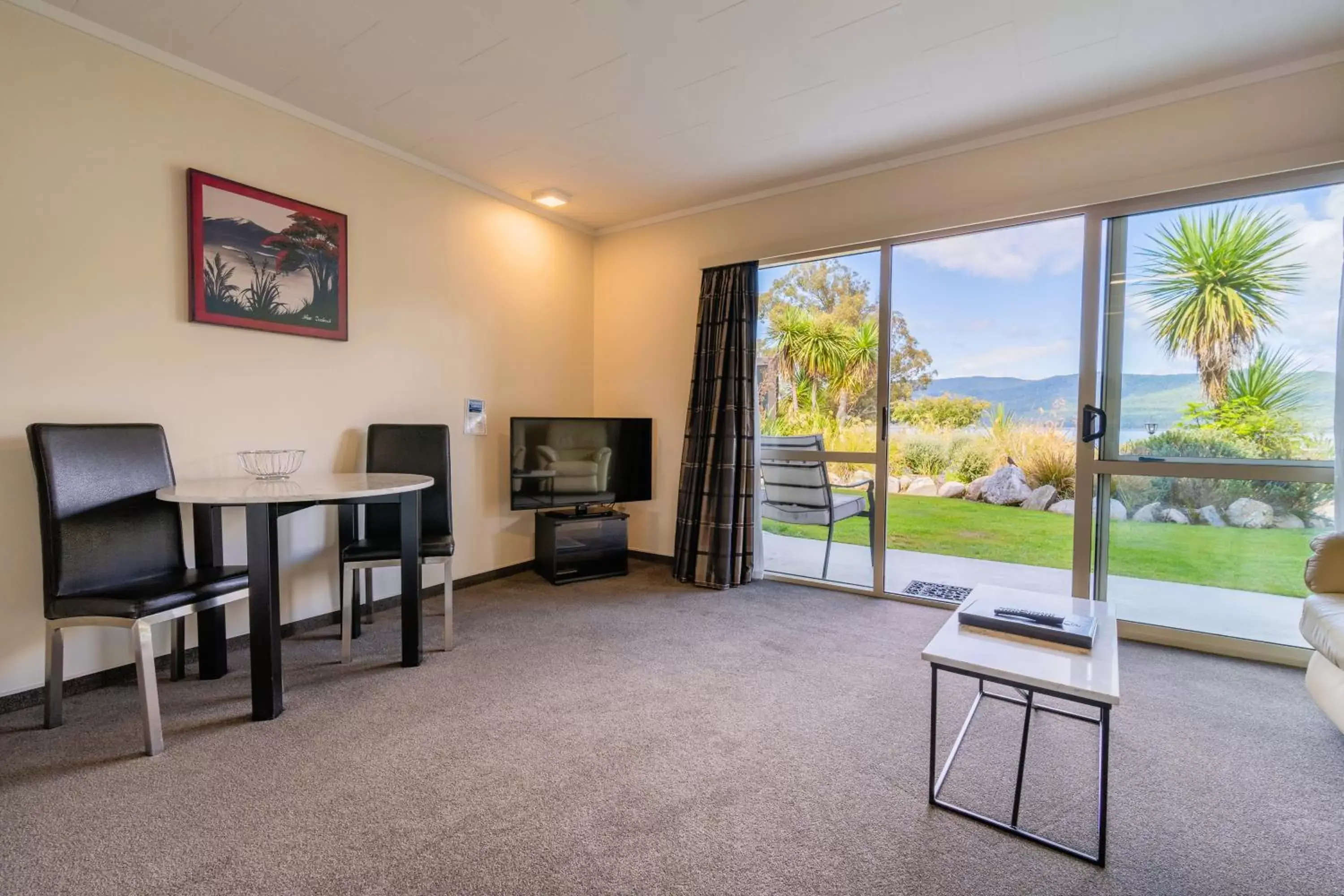 Living room in Fiordland Lakeview Motel and Apartments