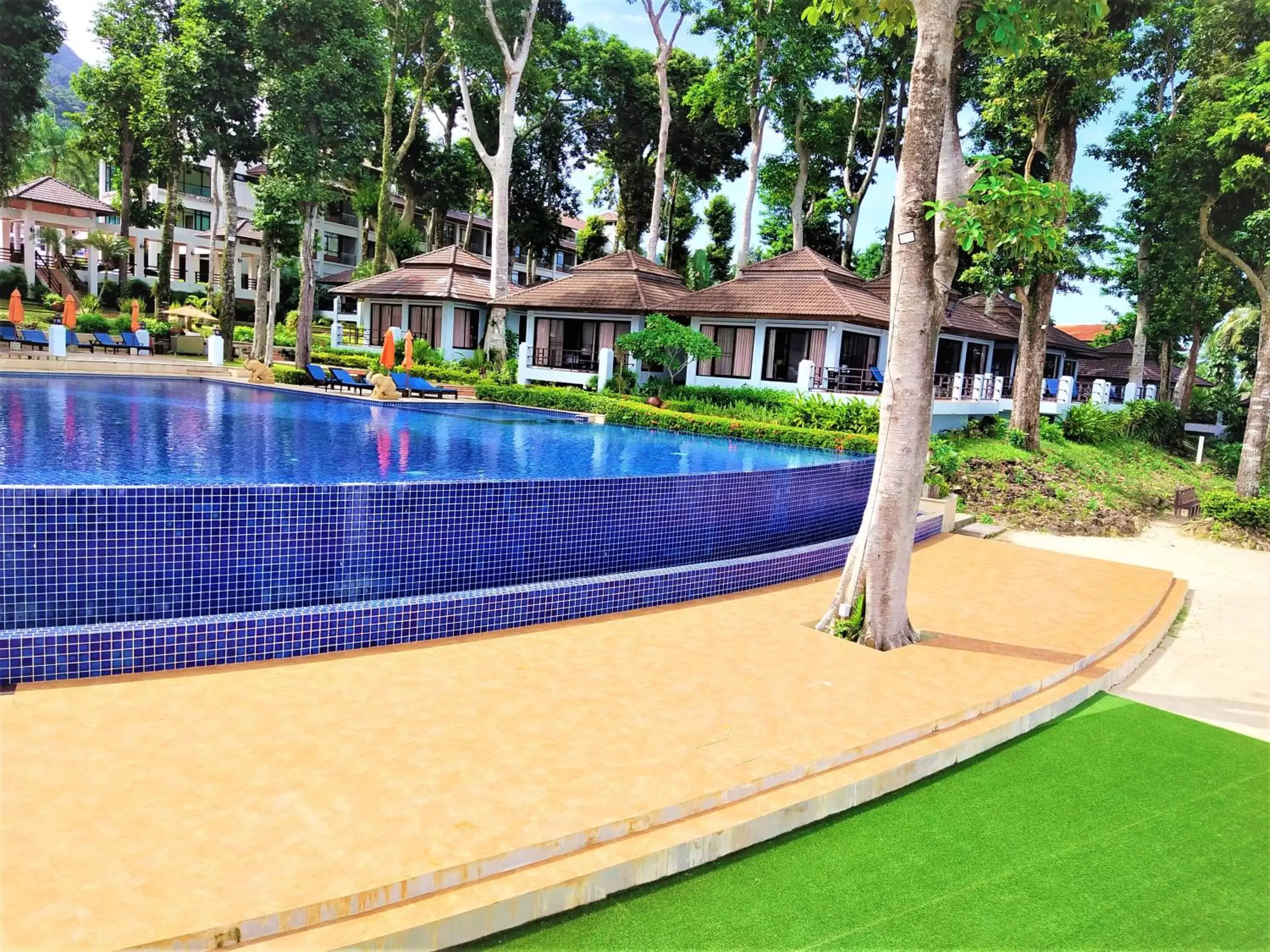 Swimming Pool in Chang Buri Resort & Spa