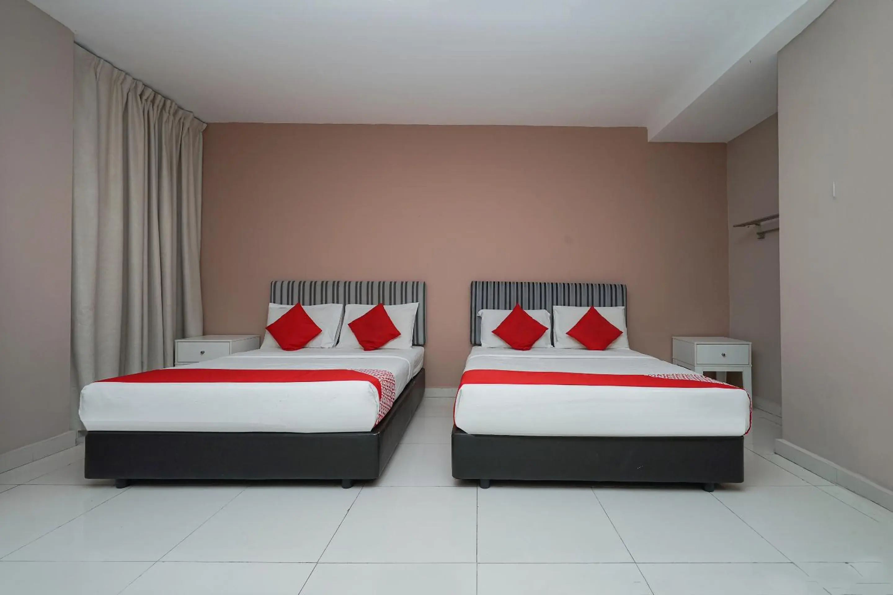 Photo of the whole room, Bed in OYO 90100 Bangi Gateway Hotel