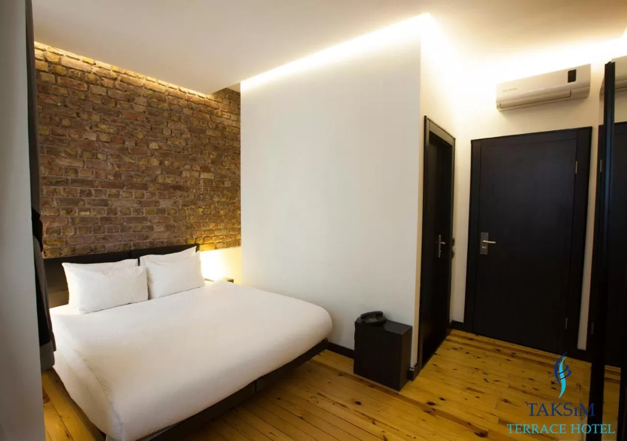 Living room, Bed in Taksim Terrace Hotel