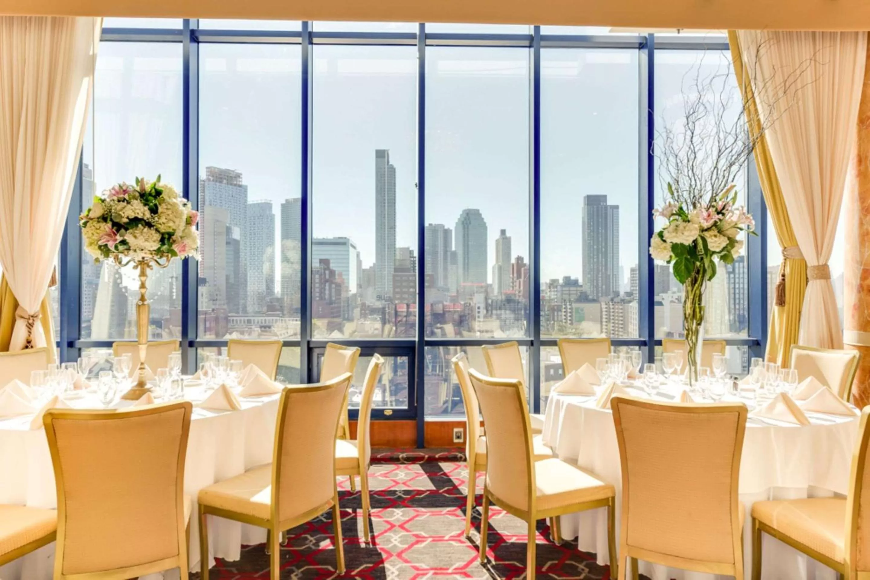 Restaurant/places to eat in Vista LIC Hotel, Premier Collection by Best Western