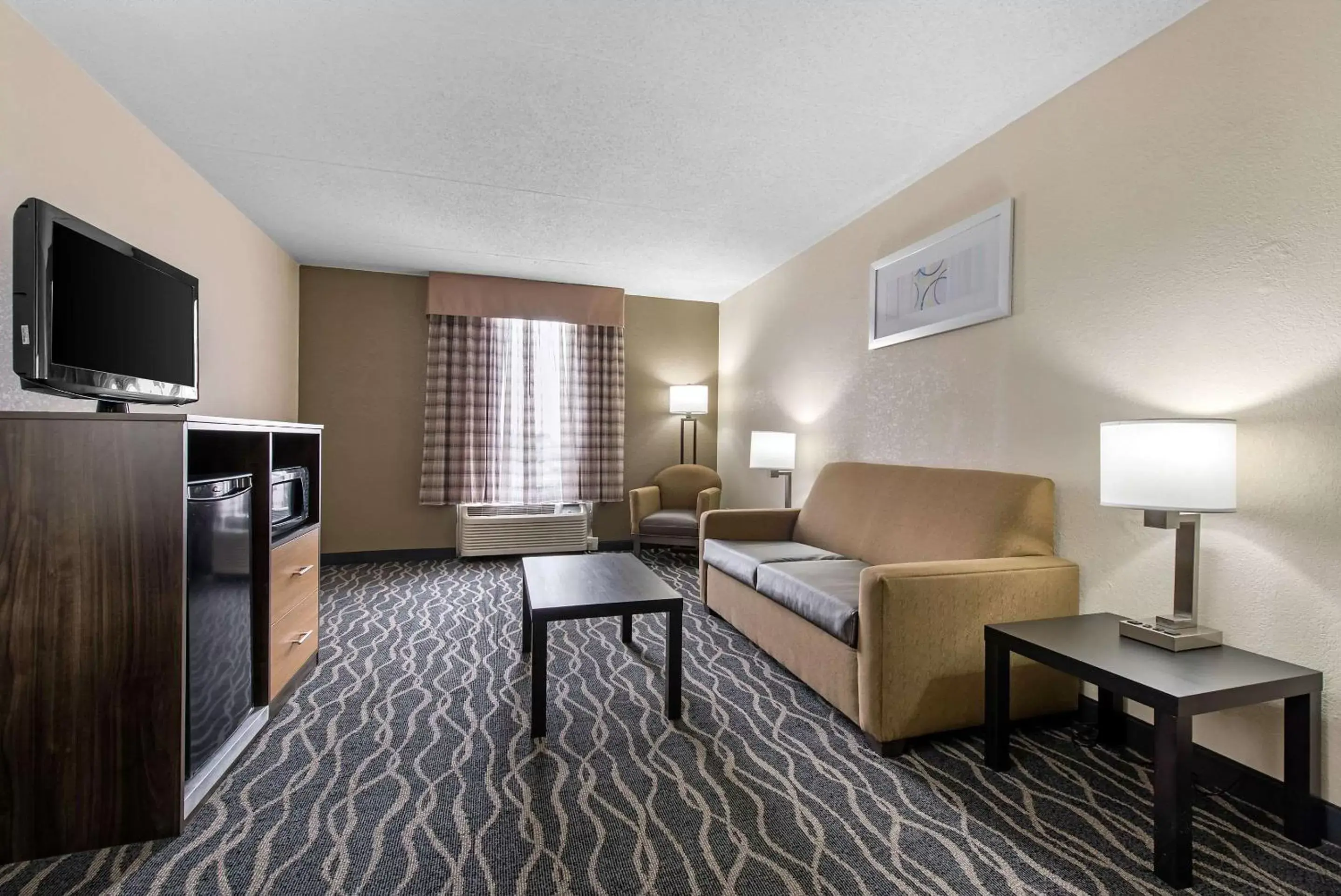 Photo of the whole room, Seating Area in Quality Inn & Suites Lafayette I-65