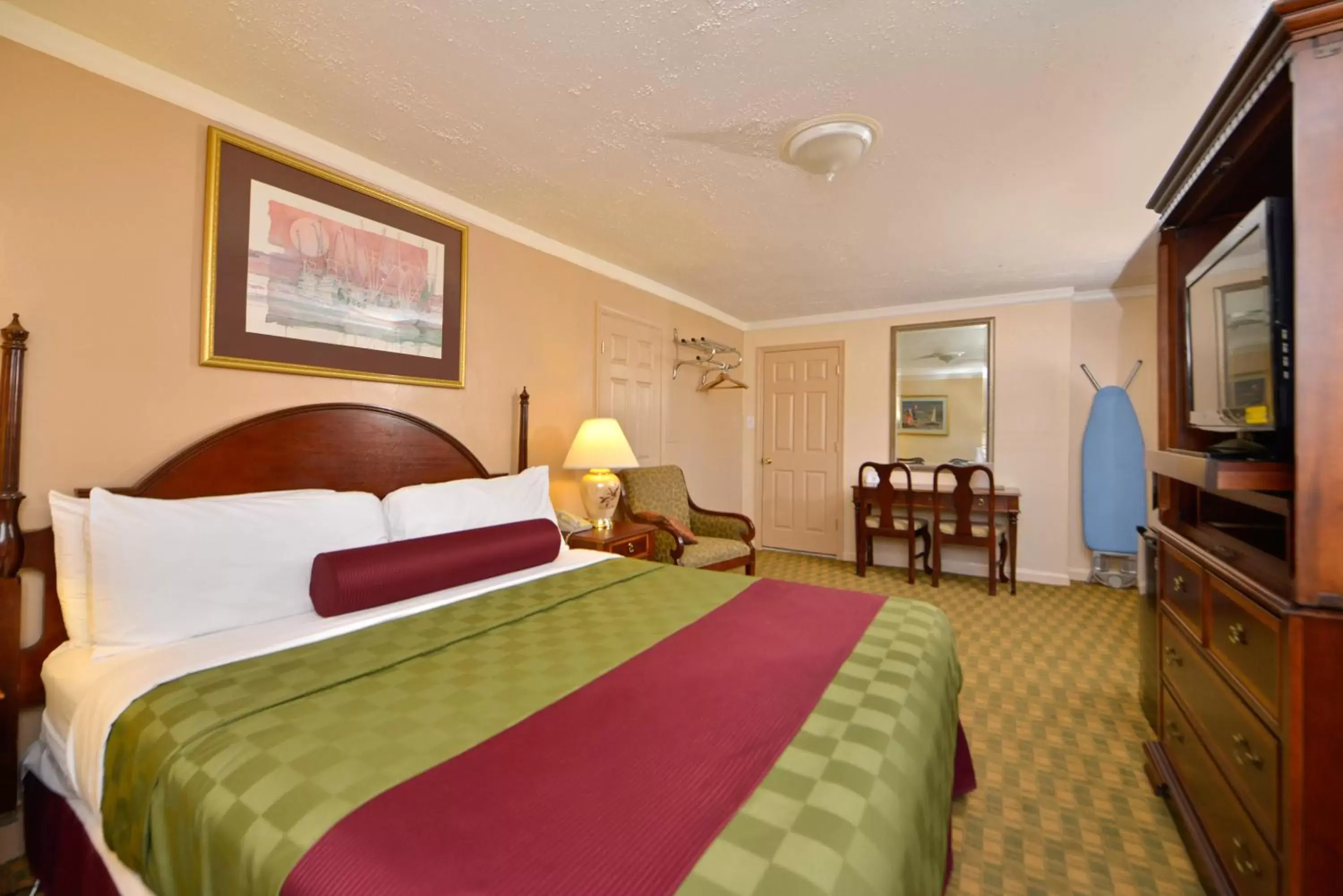 Photo of the whole room, Bed in Americas Best Value Inn Chincoteague