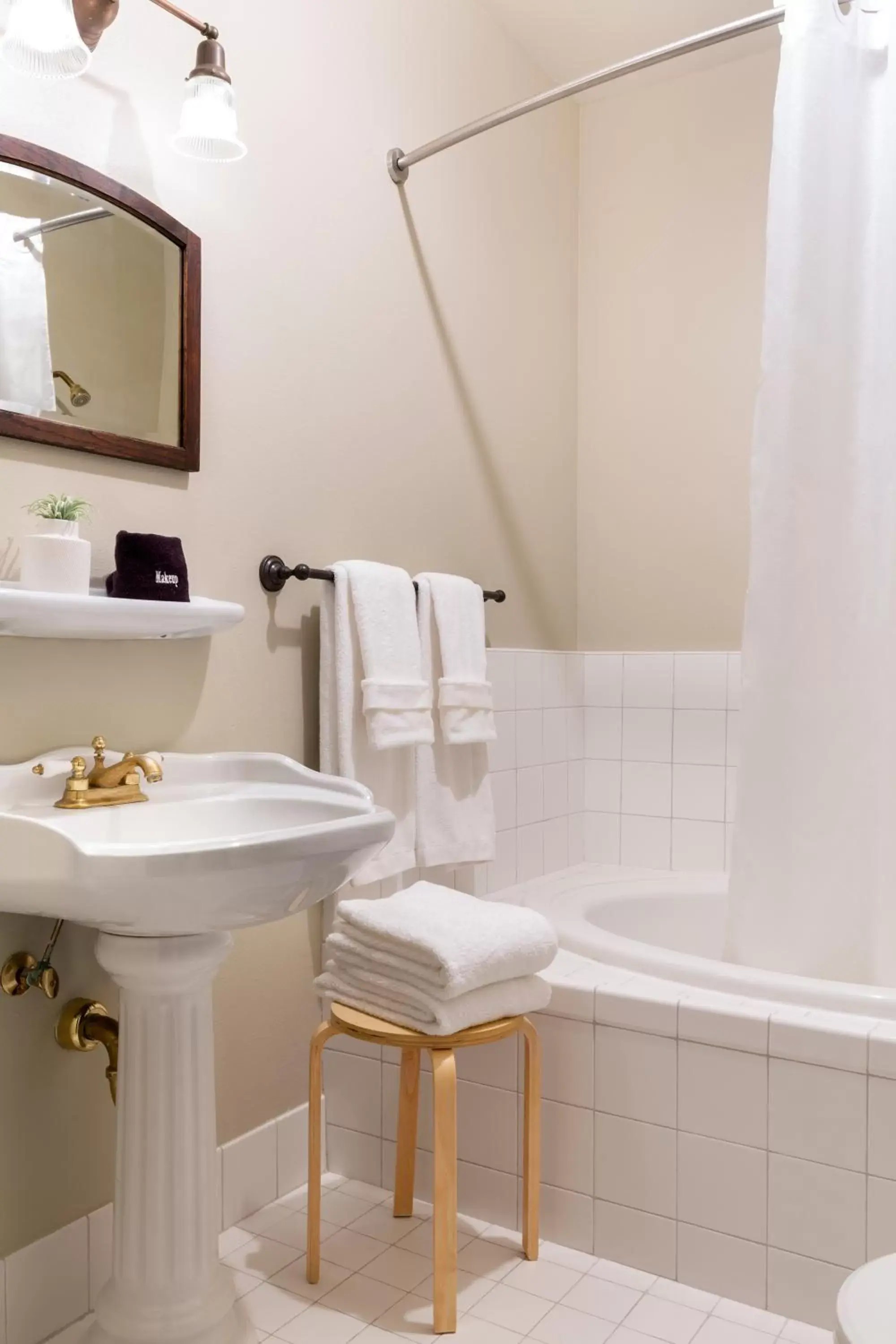 Shower, Bathroom in Garden Street Inn Downtown San Luis Obispo, A Kirkwood Collection Hotel