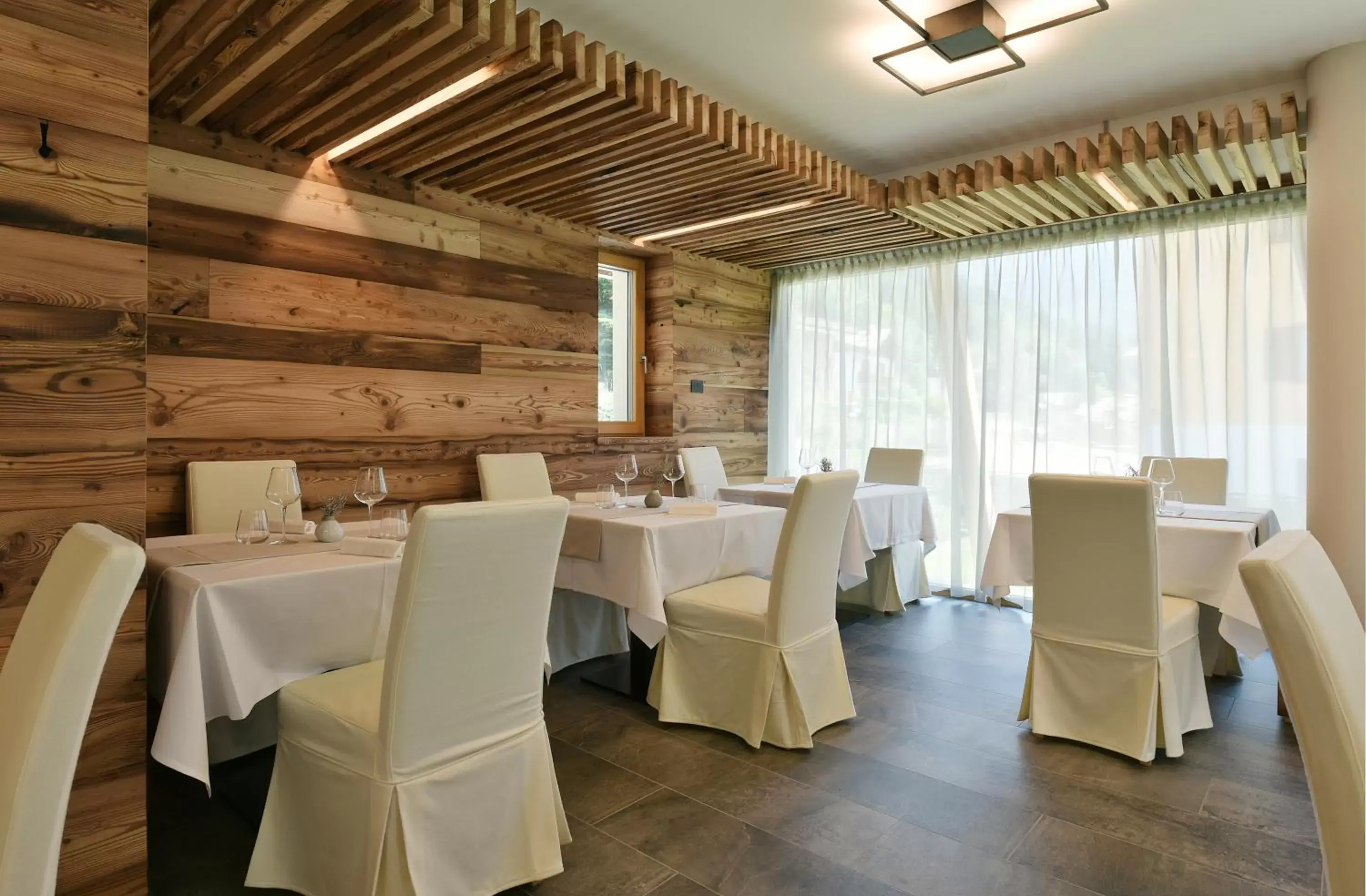 Restaurant/places to eat, Banquet Facilities in Dolomeet Boutique Hotel