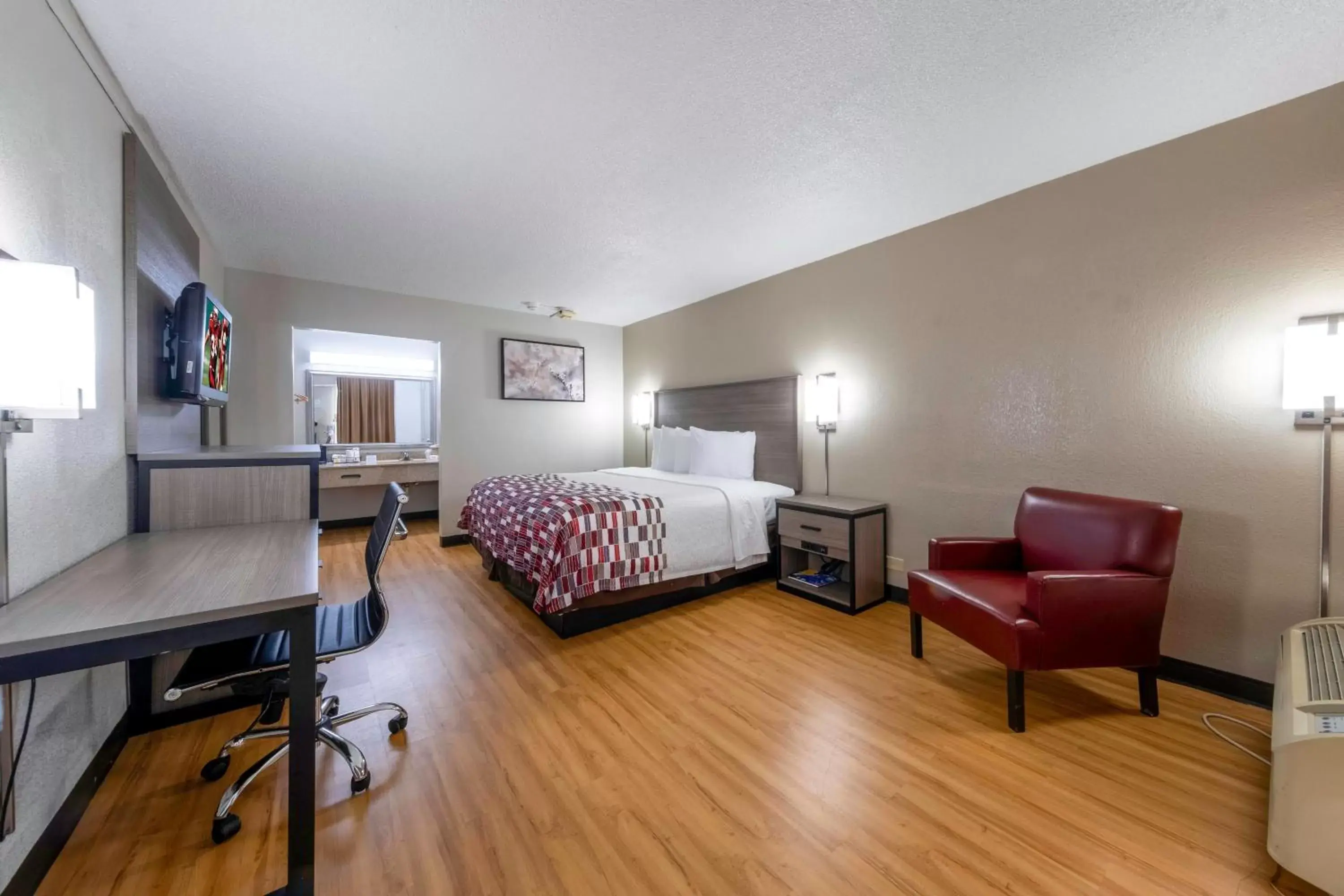 Photo of the whole room in Red Roof Inn Charlottesville