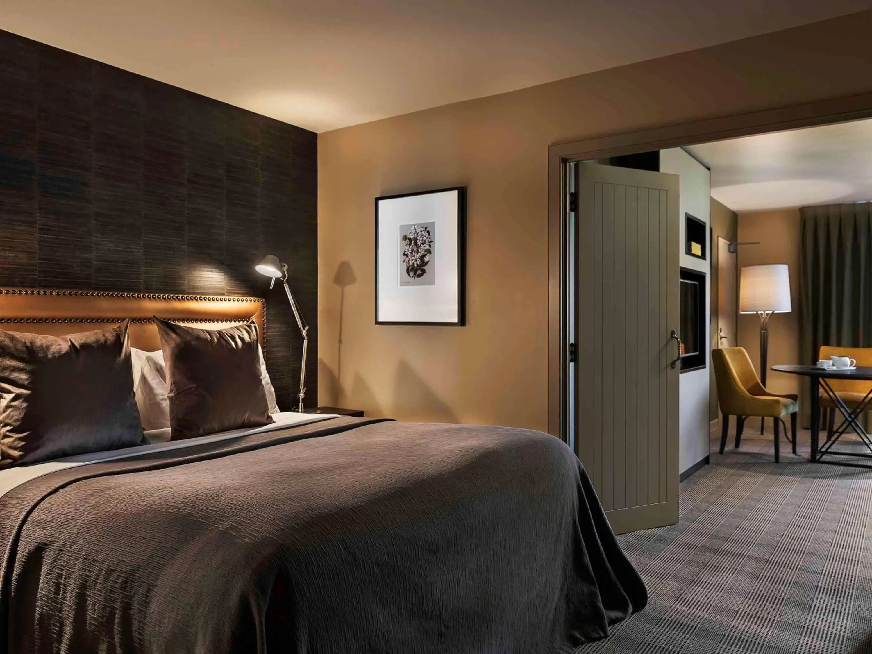 Photo of the whole room, Bed in Hotel St Moritz Queenstown - MGallery by Sofitel