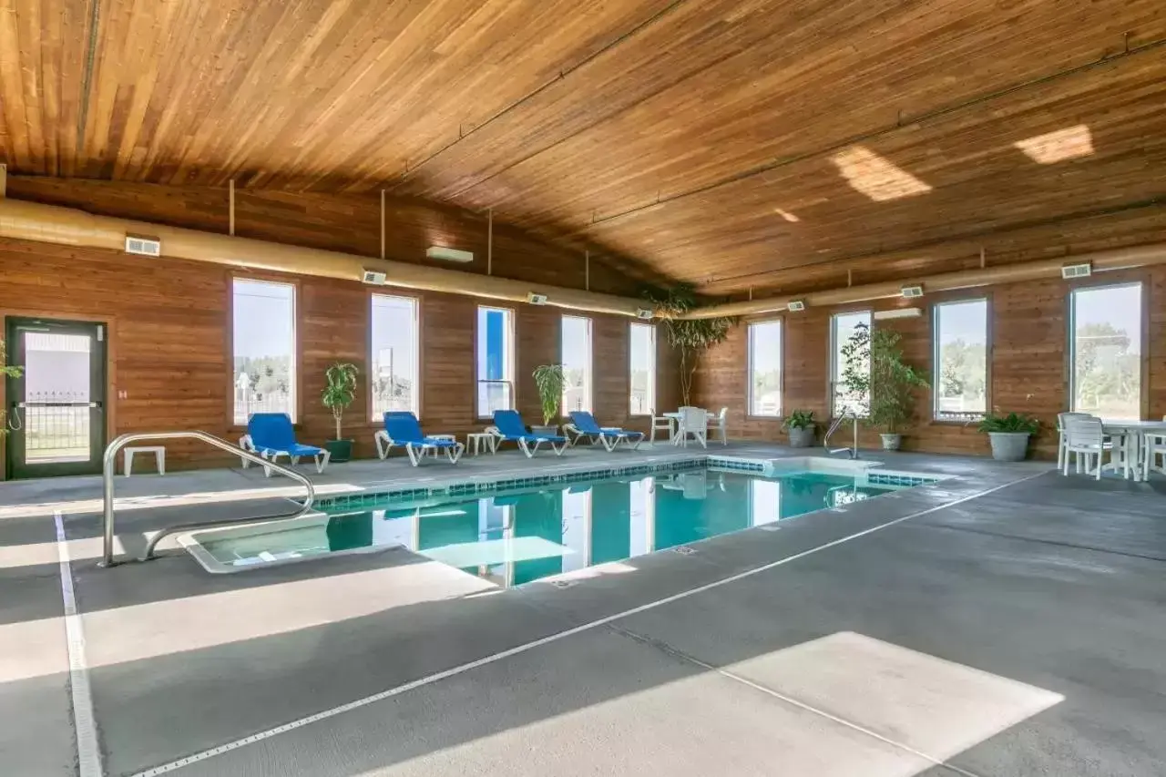 Swimming Pool in Comfort Inn Worland Hwy 16 to Yellowstone
