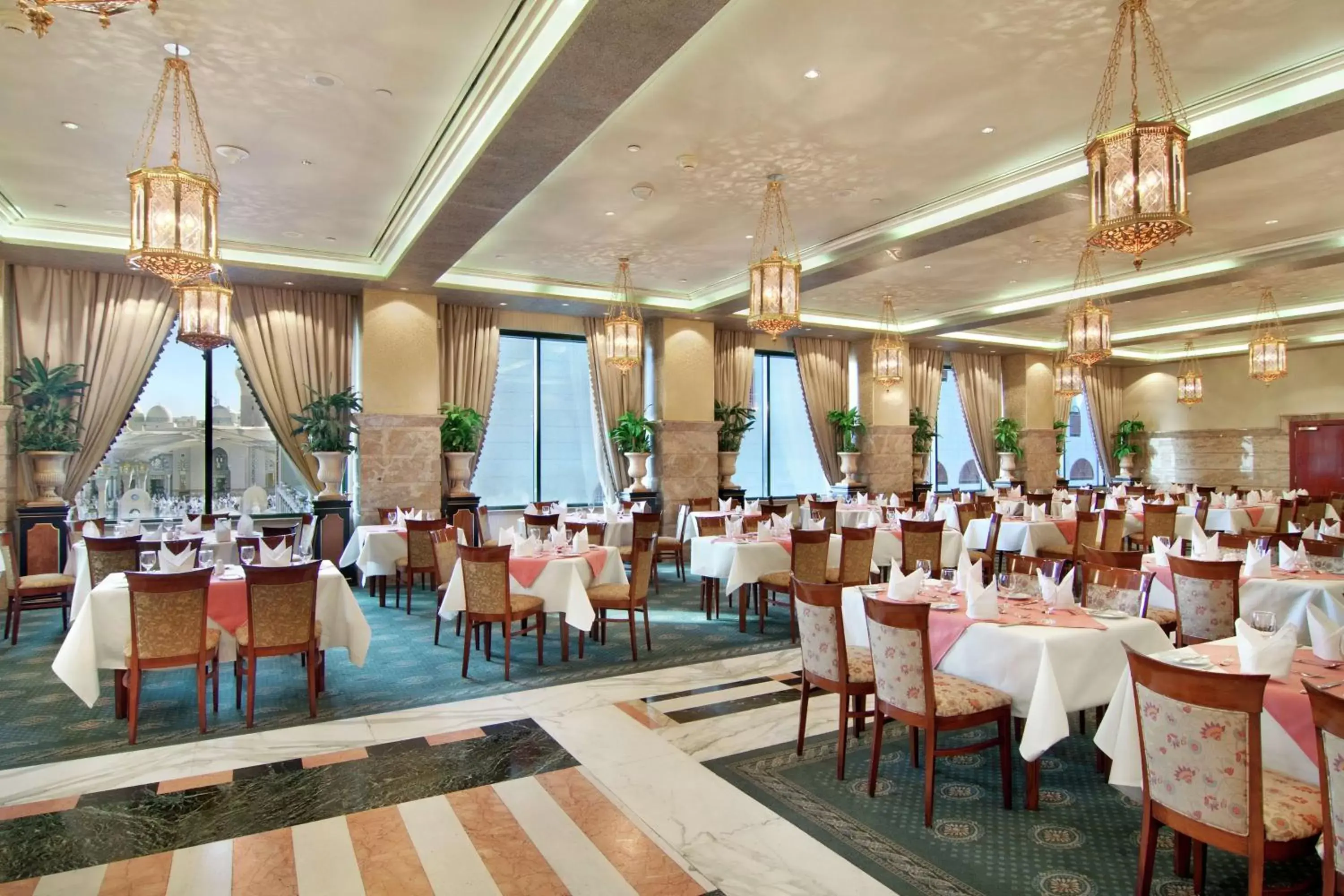 Restaurant/places to eat in Madinah Hilton Hotel Restaurant/places to eat in Madinah Hilton Hotel