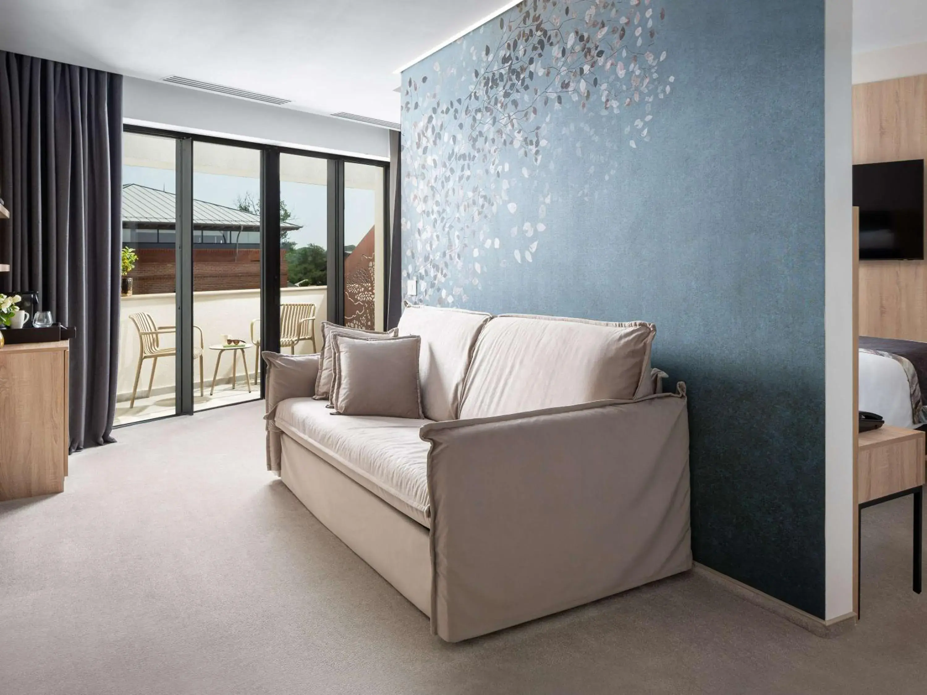 Bedroom, Seating Area in Mercure Conacul Cozieni Resort