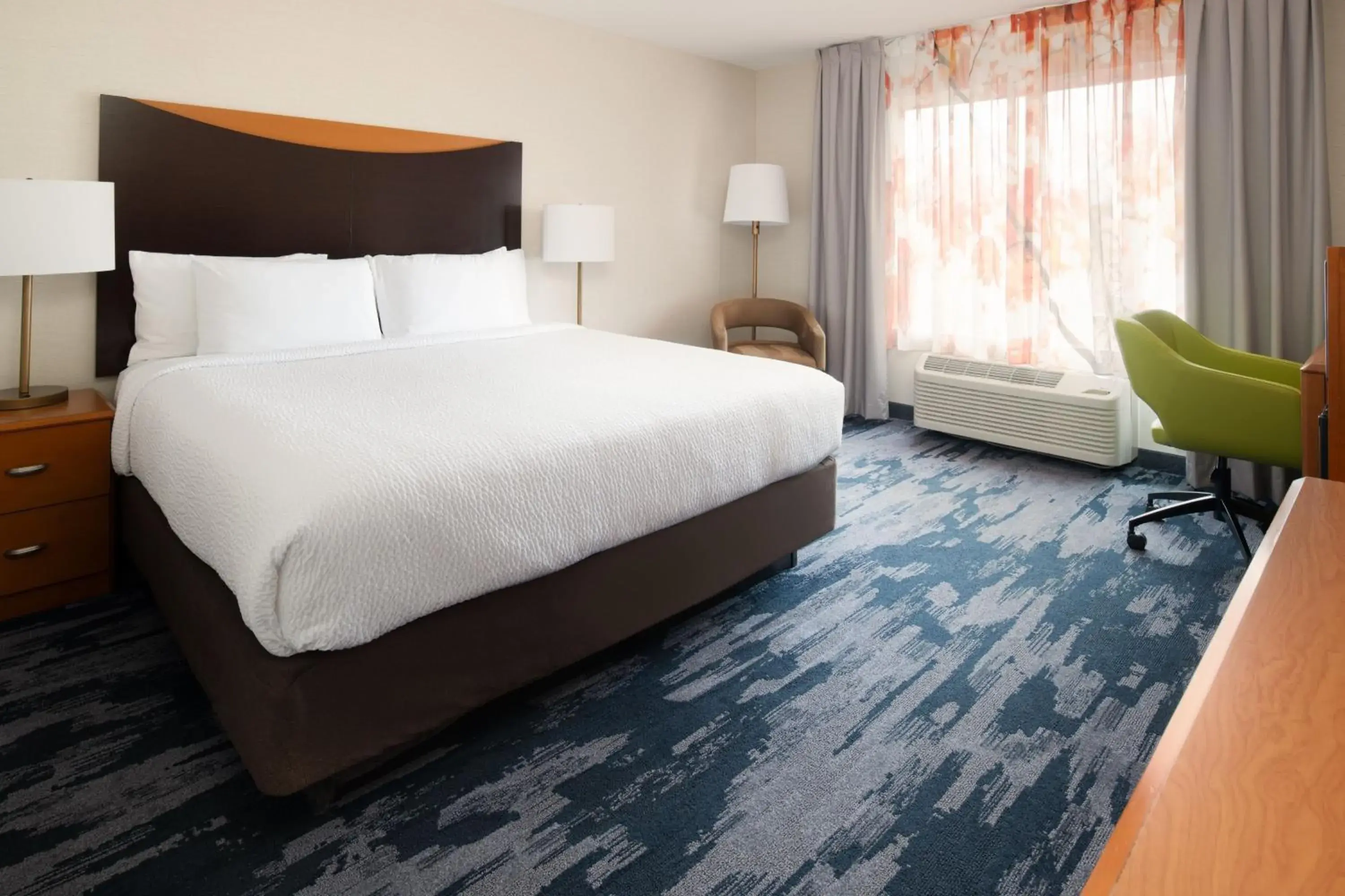 Photo of the whole room, Bed in Fairfield Inn & Suites by Marriott Portland Airport