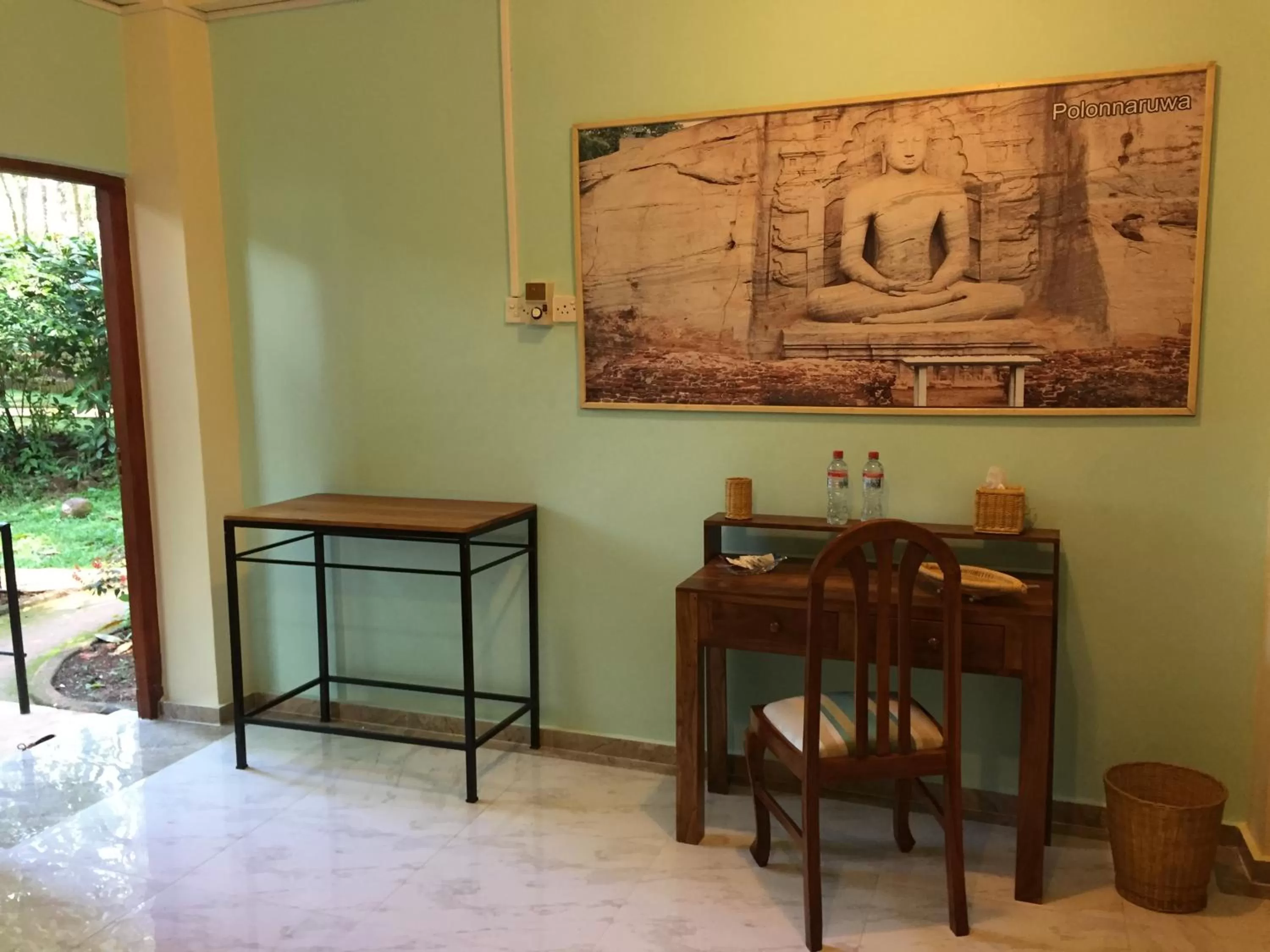 Photo of the whole room in Le leopard d 'argent