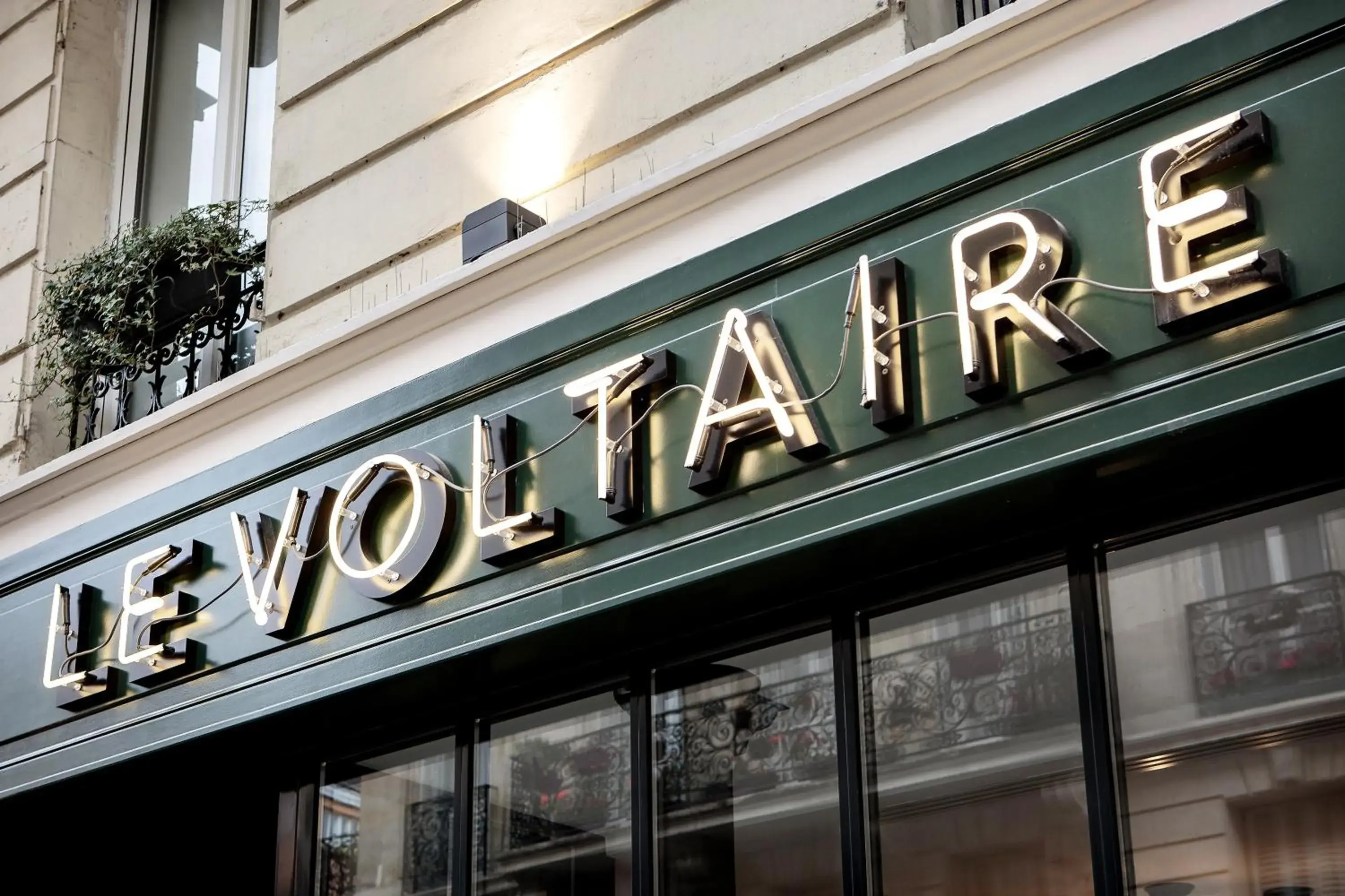 Property Logo/Sign in Newhotel Le Voltaire