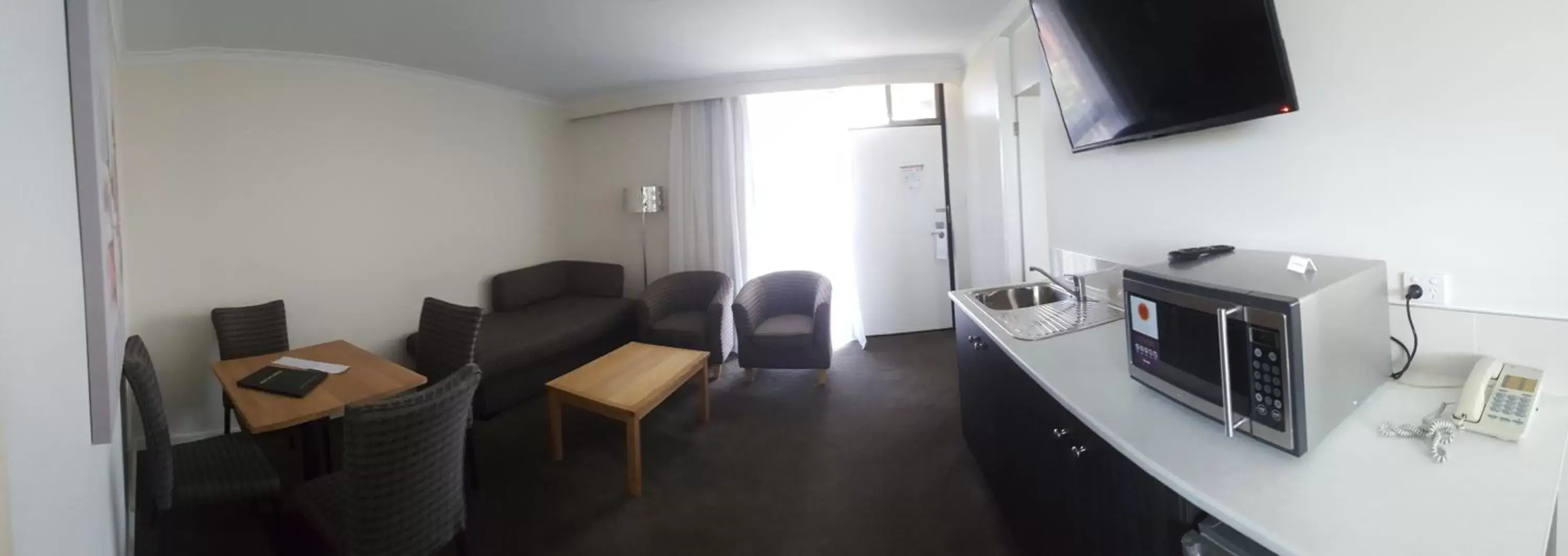 Day, TV/Entertainment Center in Mid City Motel Warrnambool