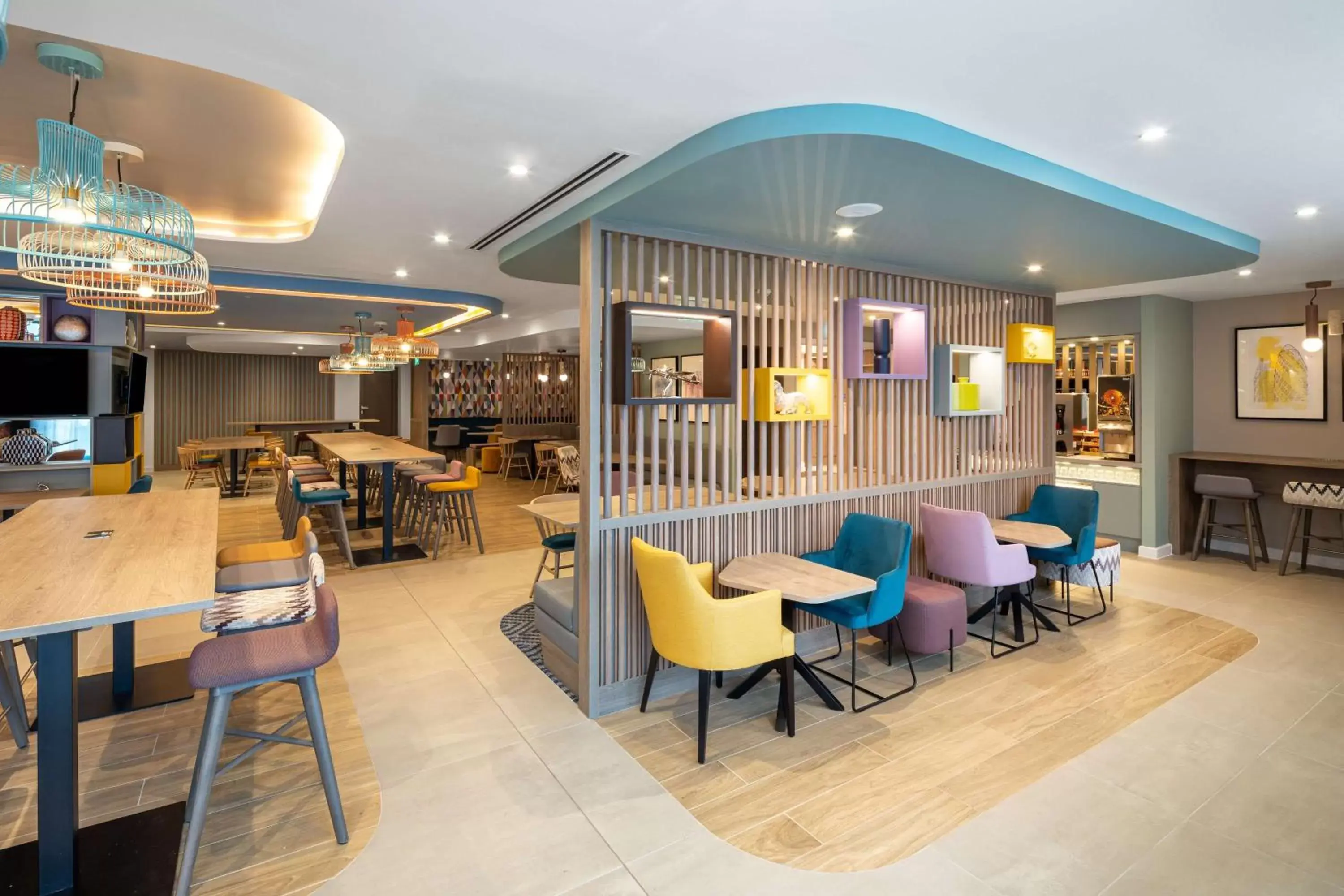 Lobby or reception, Restaurant/Places to Eat in Hampton By Hilton London City