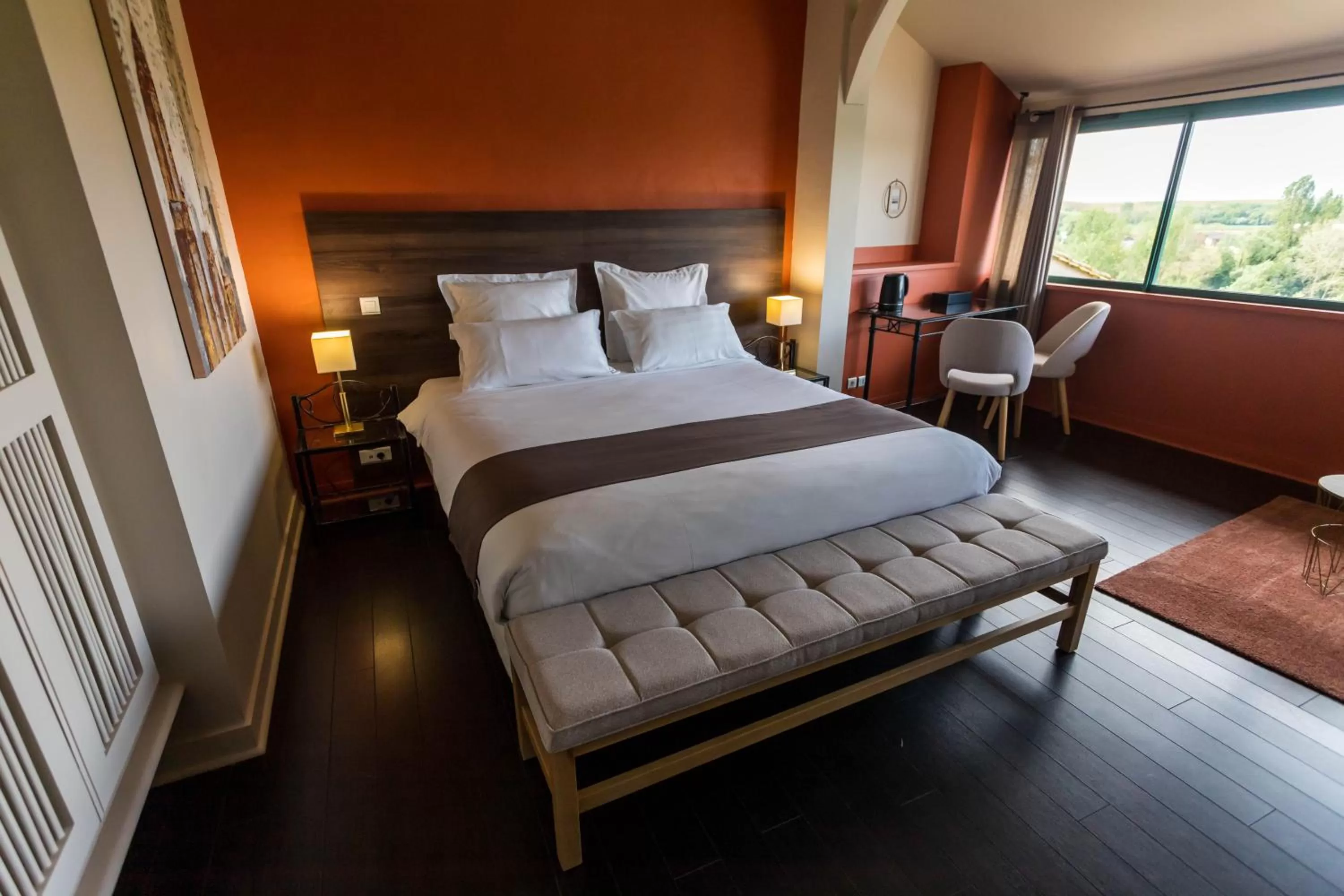 Bed in CÔTE GARONNE le BALCON DES DAMES -hôtel et restaurant- Tonneins Fauillet Marmande - vue panoramique bord de Garonne chambres climatisées