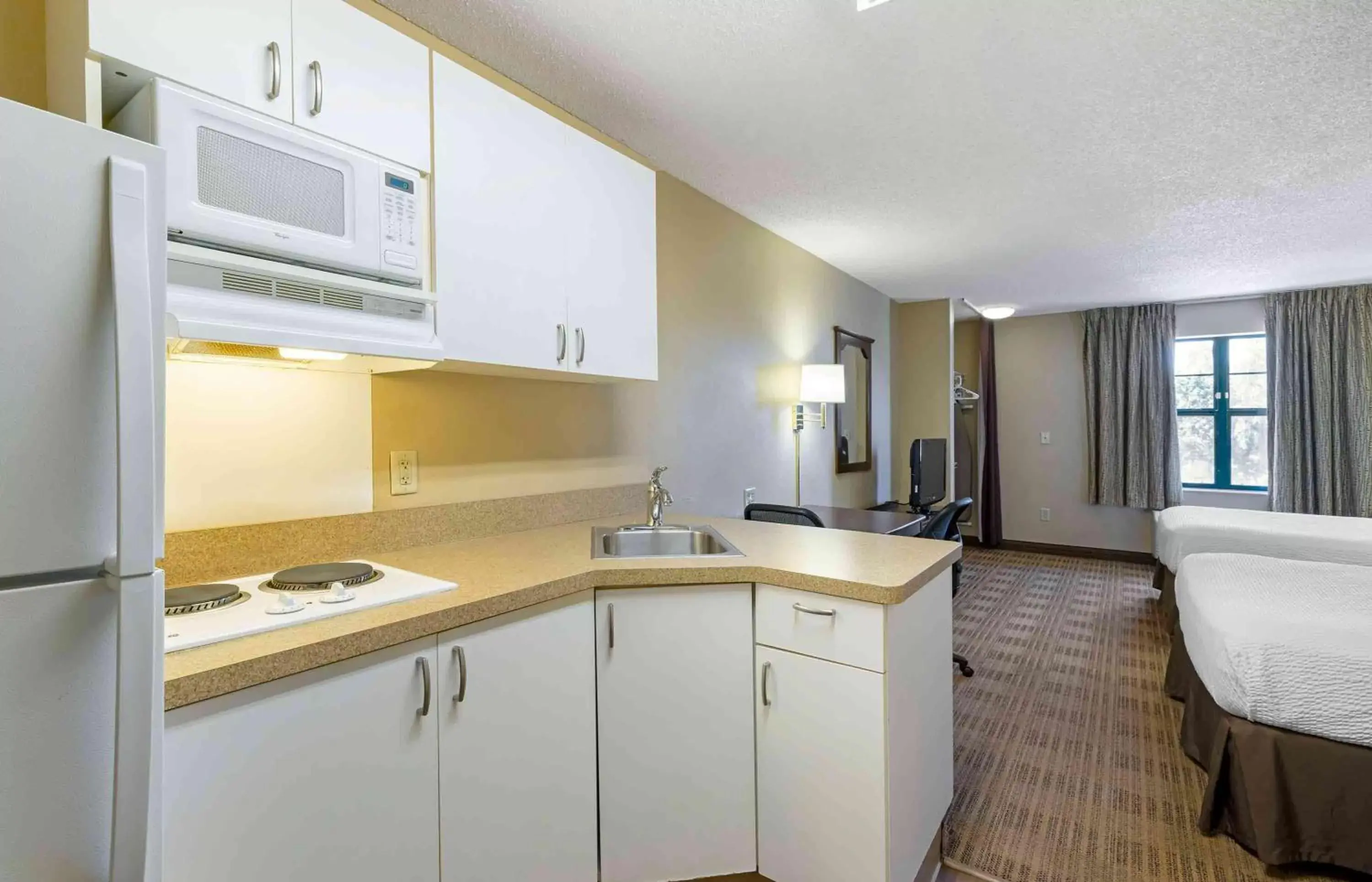 Bedroom, Kitchen/Kitchenette in Extended Stay America Suites - San Diego - Carlsbad Village by the Sea