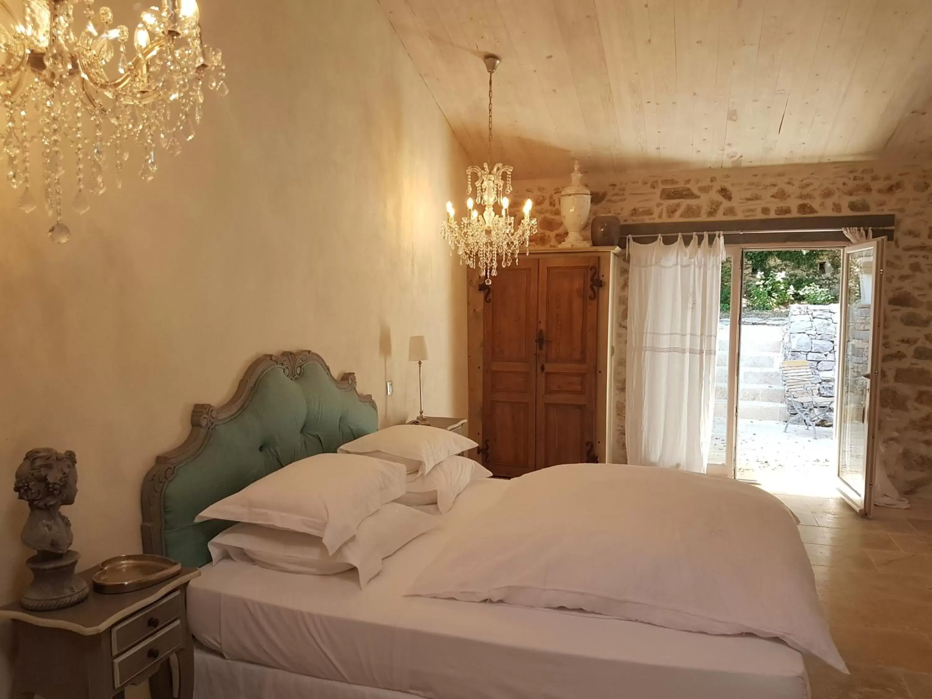 Photo of the whole room, Bed in Le Domaine Saint Martin