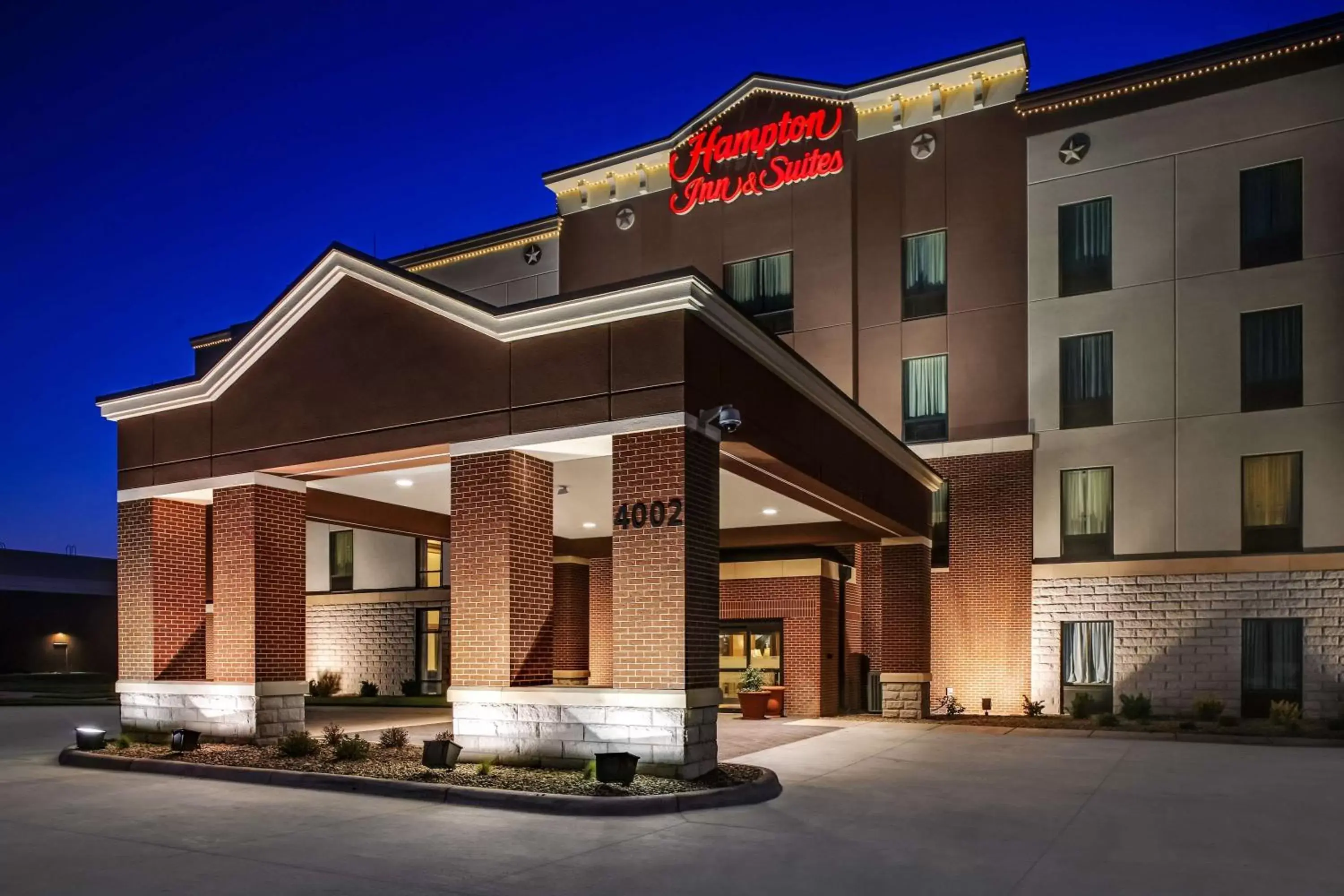 Property Building in Hampton Inn & Suites Dodge City