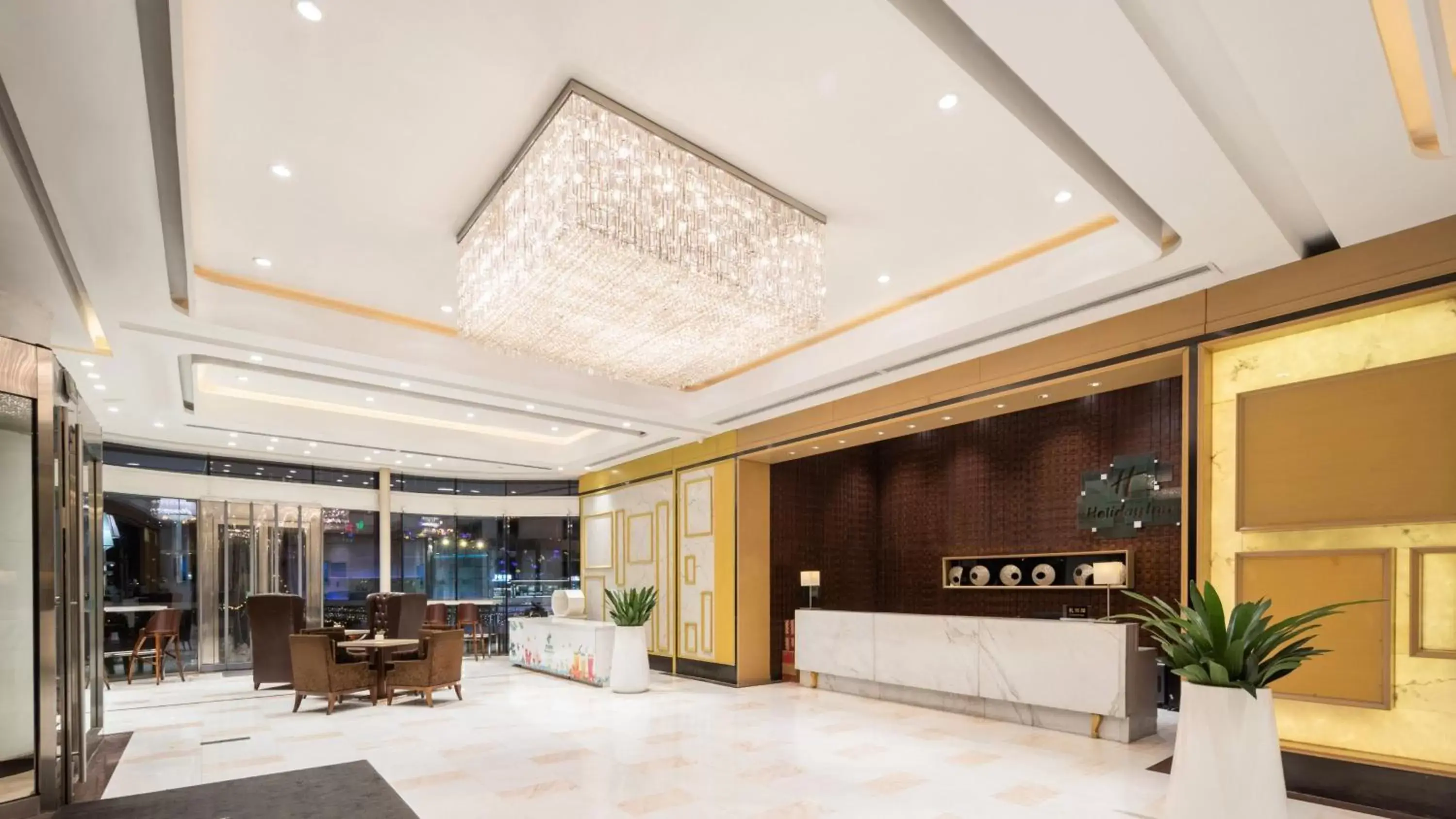 Property building in Holiday Inn Shijiazhuang Central, an IHG Hotel