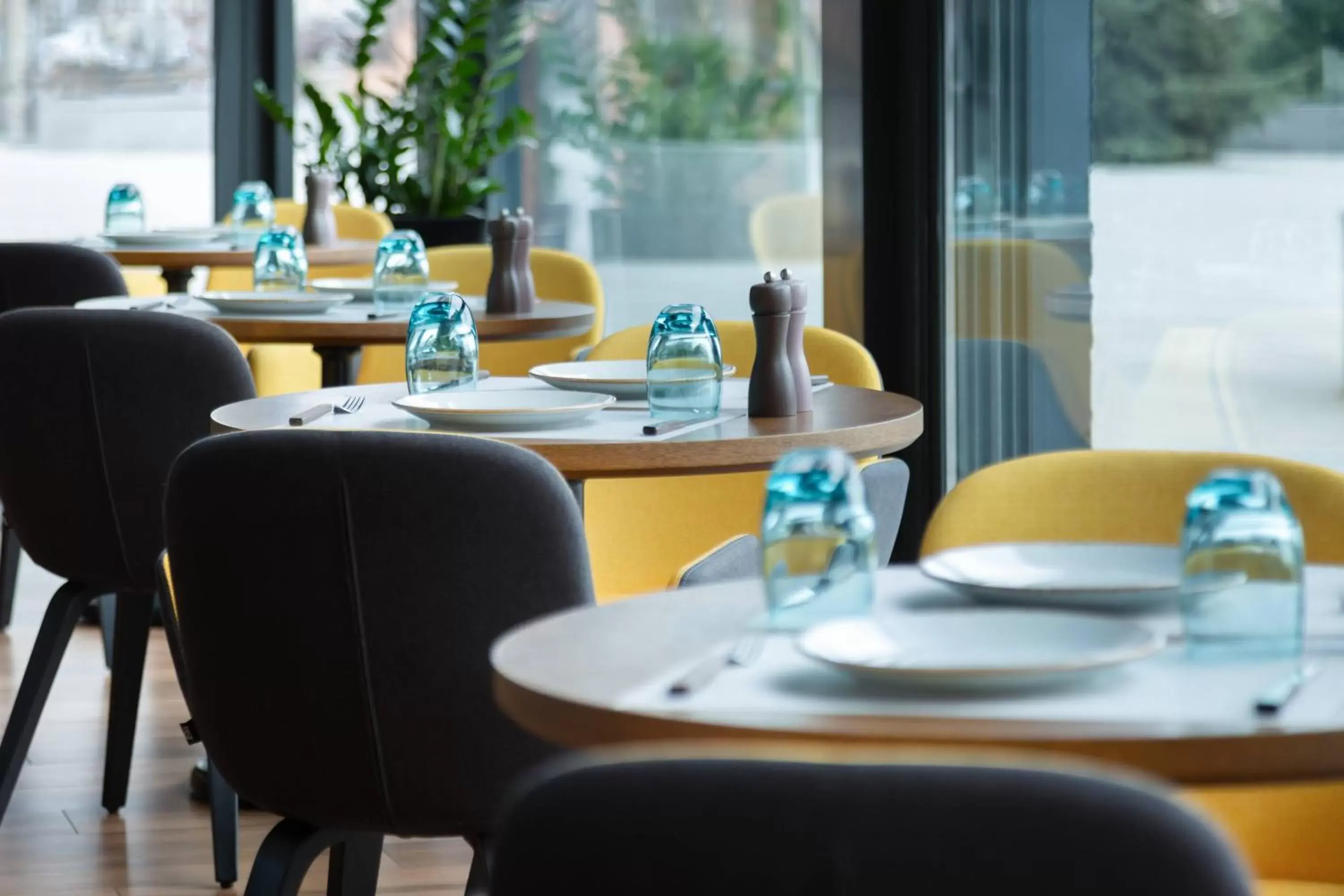 Restaurant/Places to Eat in Courtyard by Marriott Chisinau
