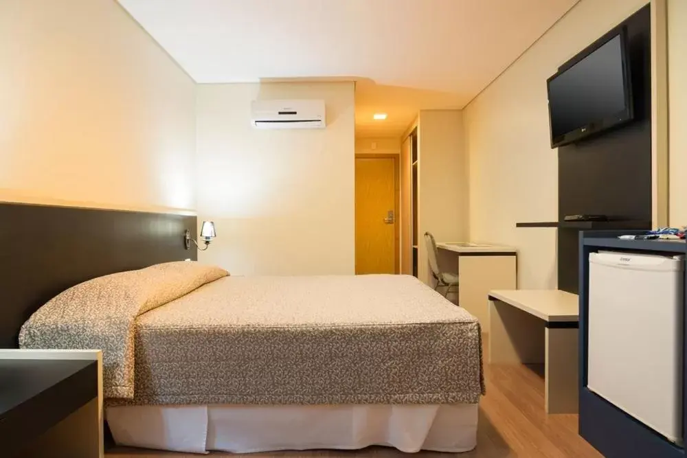 Bedroom, Bed in Hotel Financial Bedroom, Bed in Hotel Financial